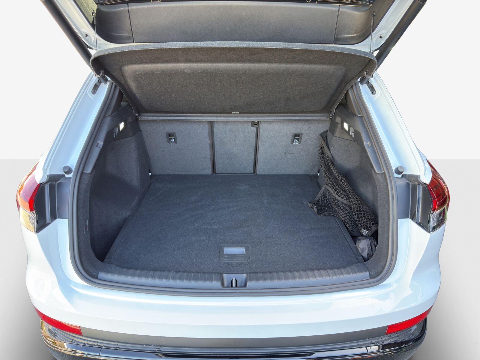 AUDI Q4 e-tron 55 quattro-image-12