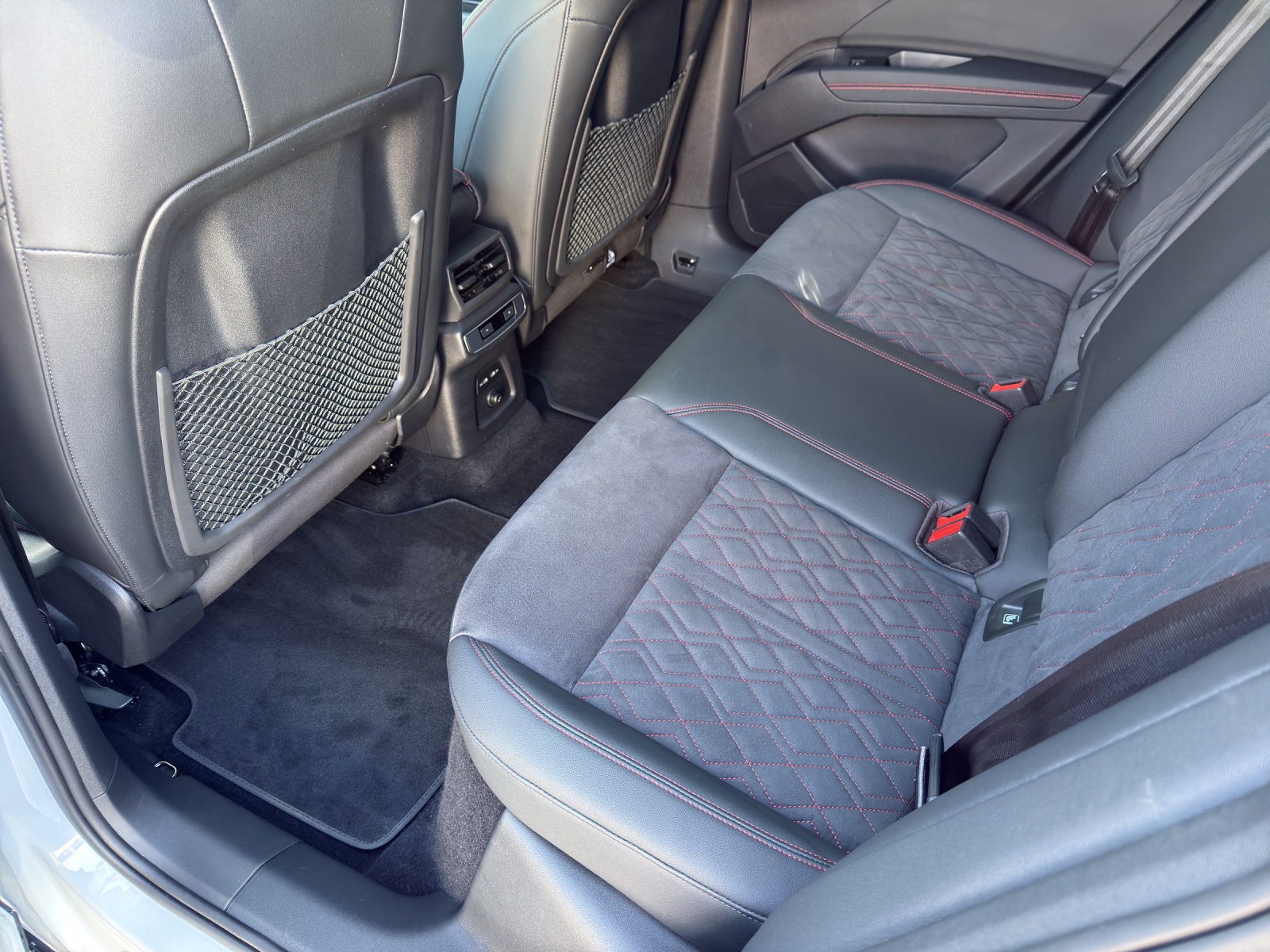 AUDI Q4 e-tron 55 quattro-image-11