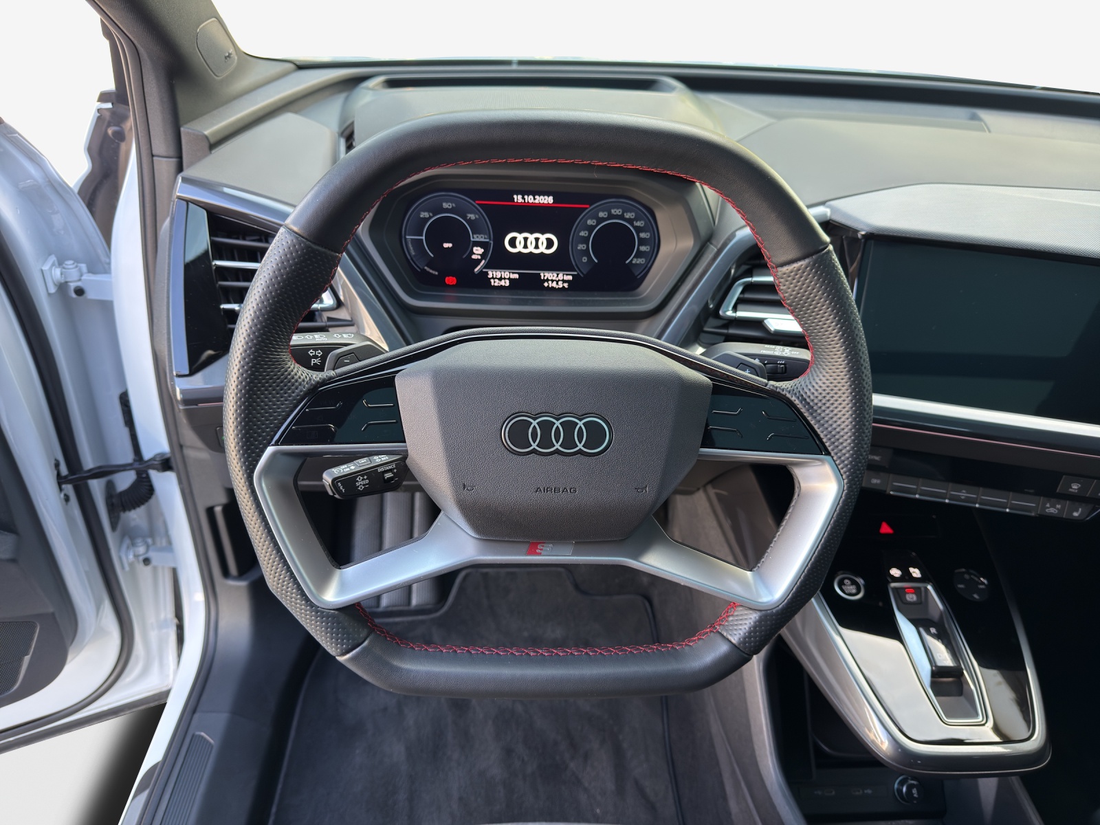 AUDI Q4 e-tron 55 quattro-image-9