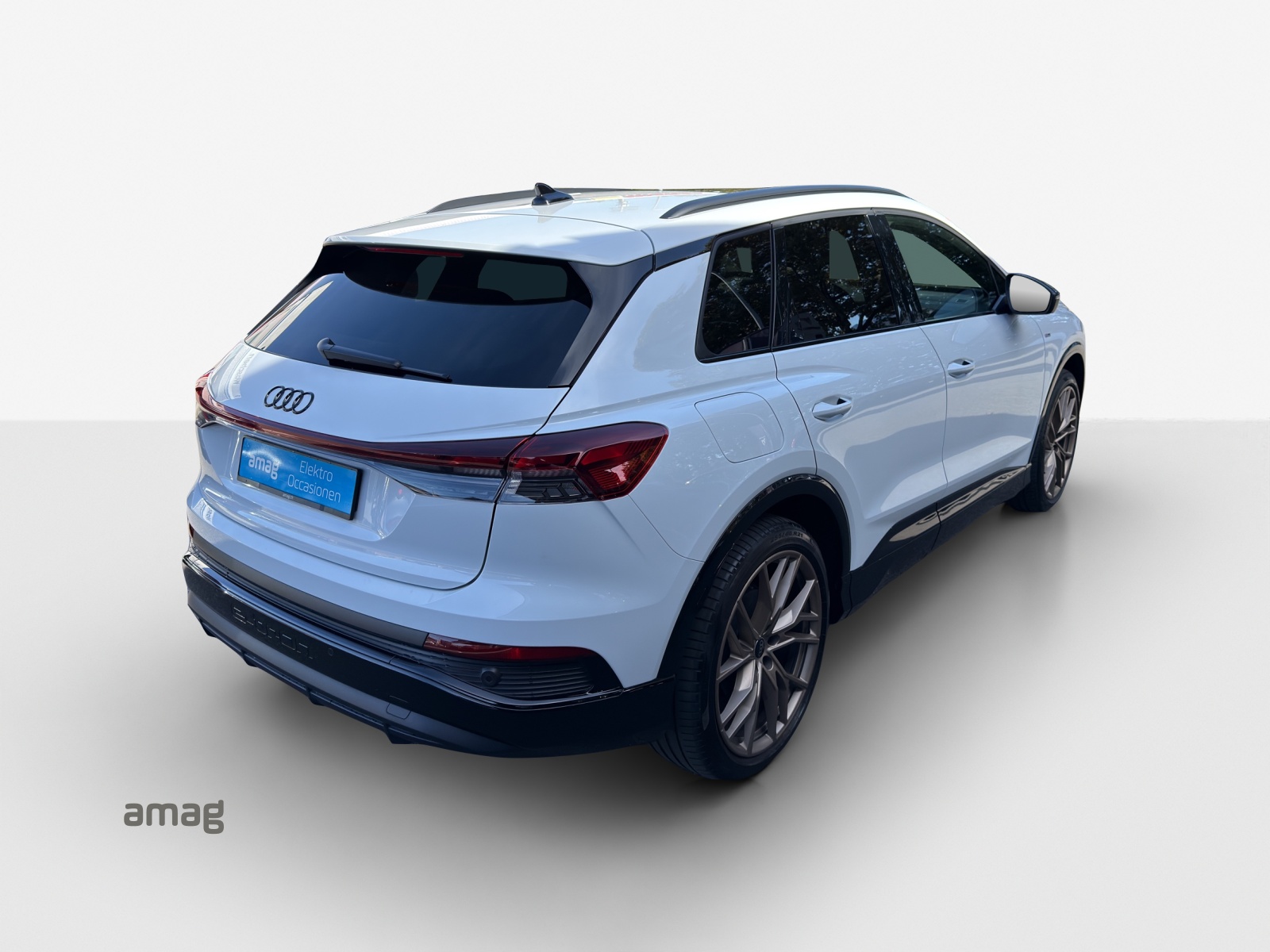 AUDI Q4 e-tron 55 quattro-image-4