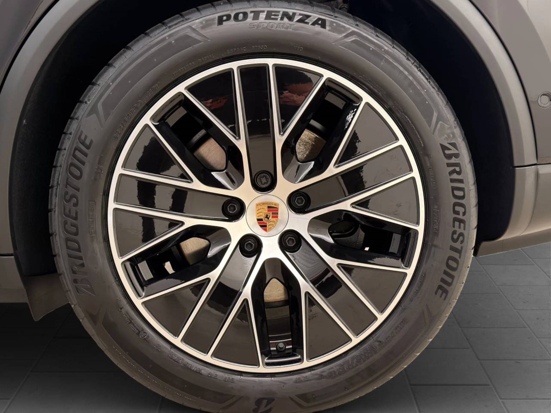 PORSCHE Macan 4-image-23