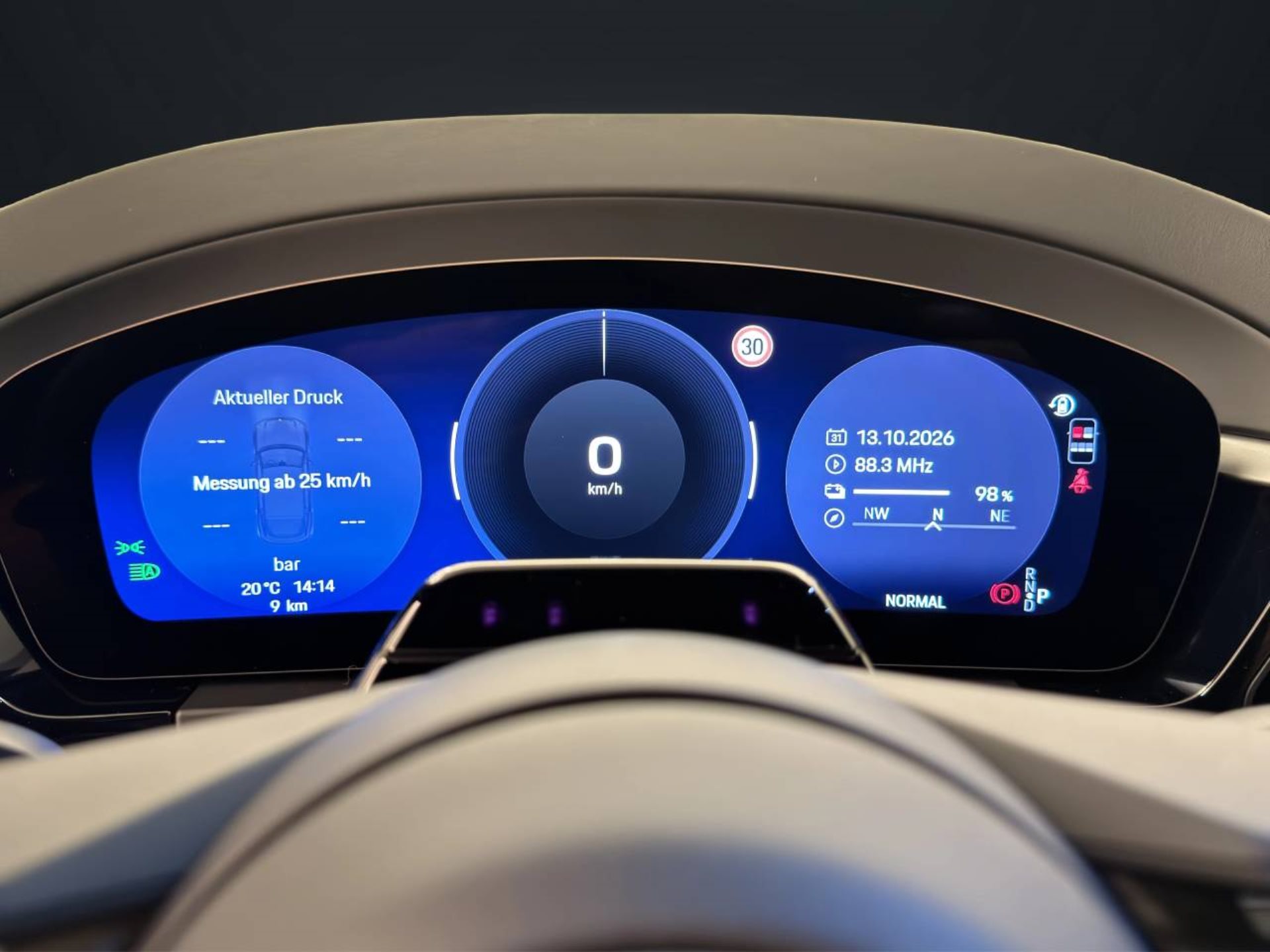 PORSCHE Macan 4-image-14