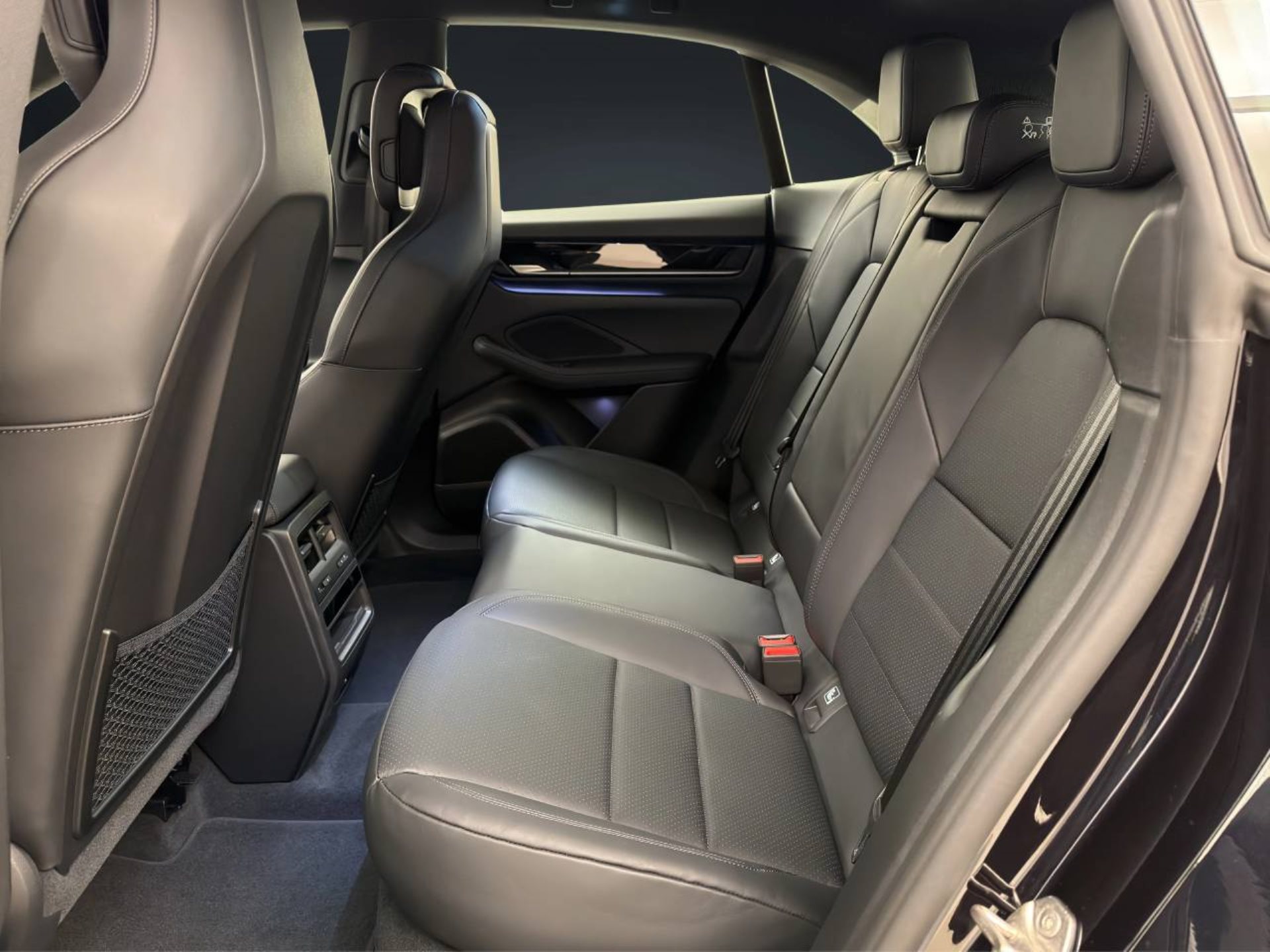 PORSCHE Macan 4-image-17