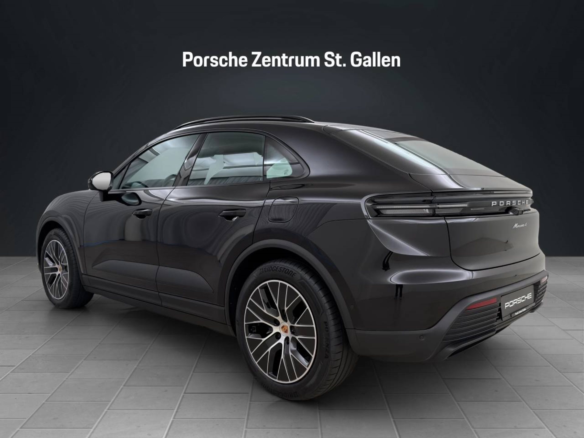 PORSCHE Macan 4-image-2