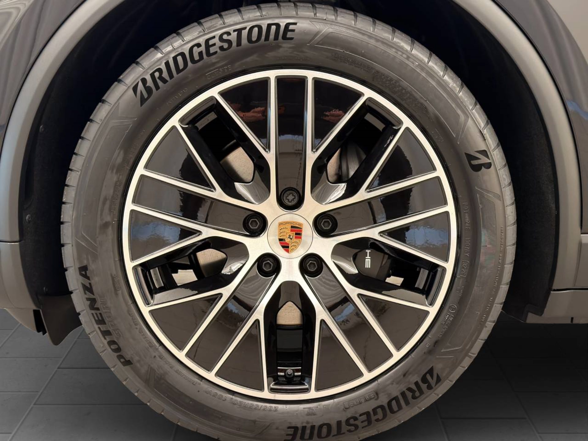 PORSCHE Macan 4-image-10