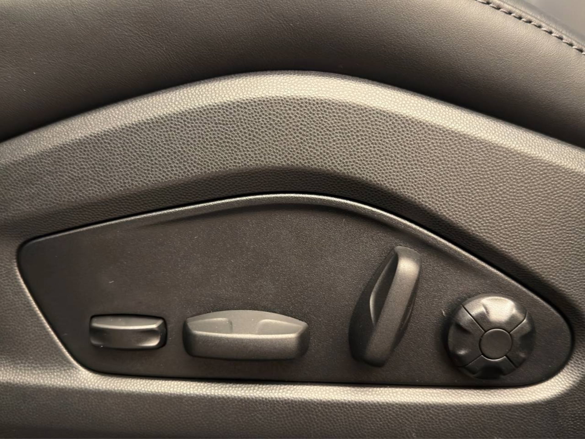 PORSCHE Macan 4-image-20