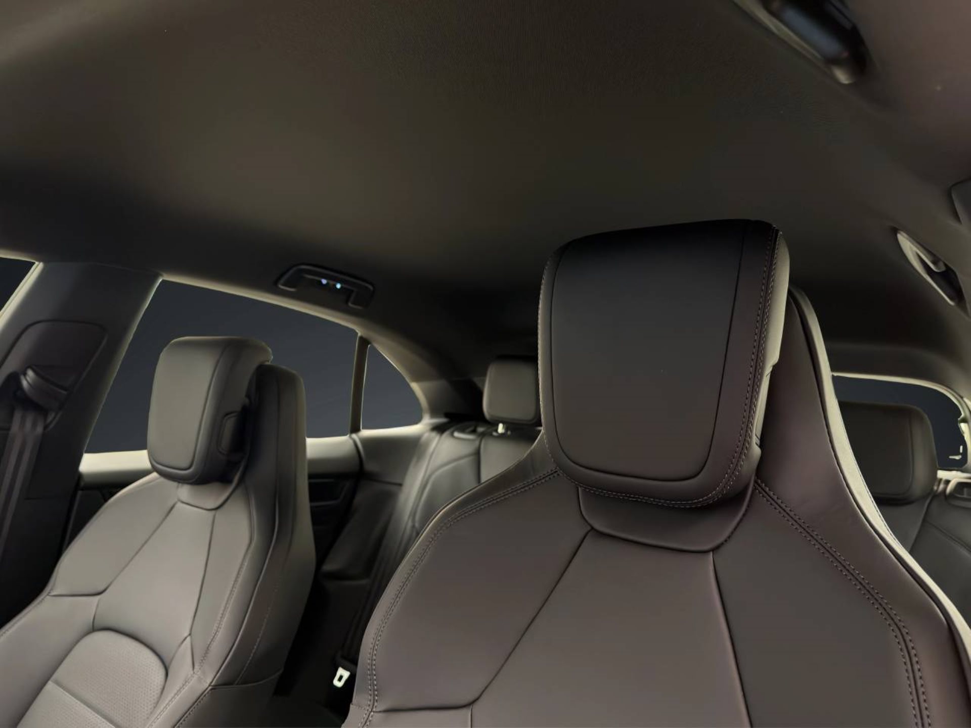 PORSCHE Macan 4-image-16