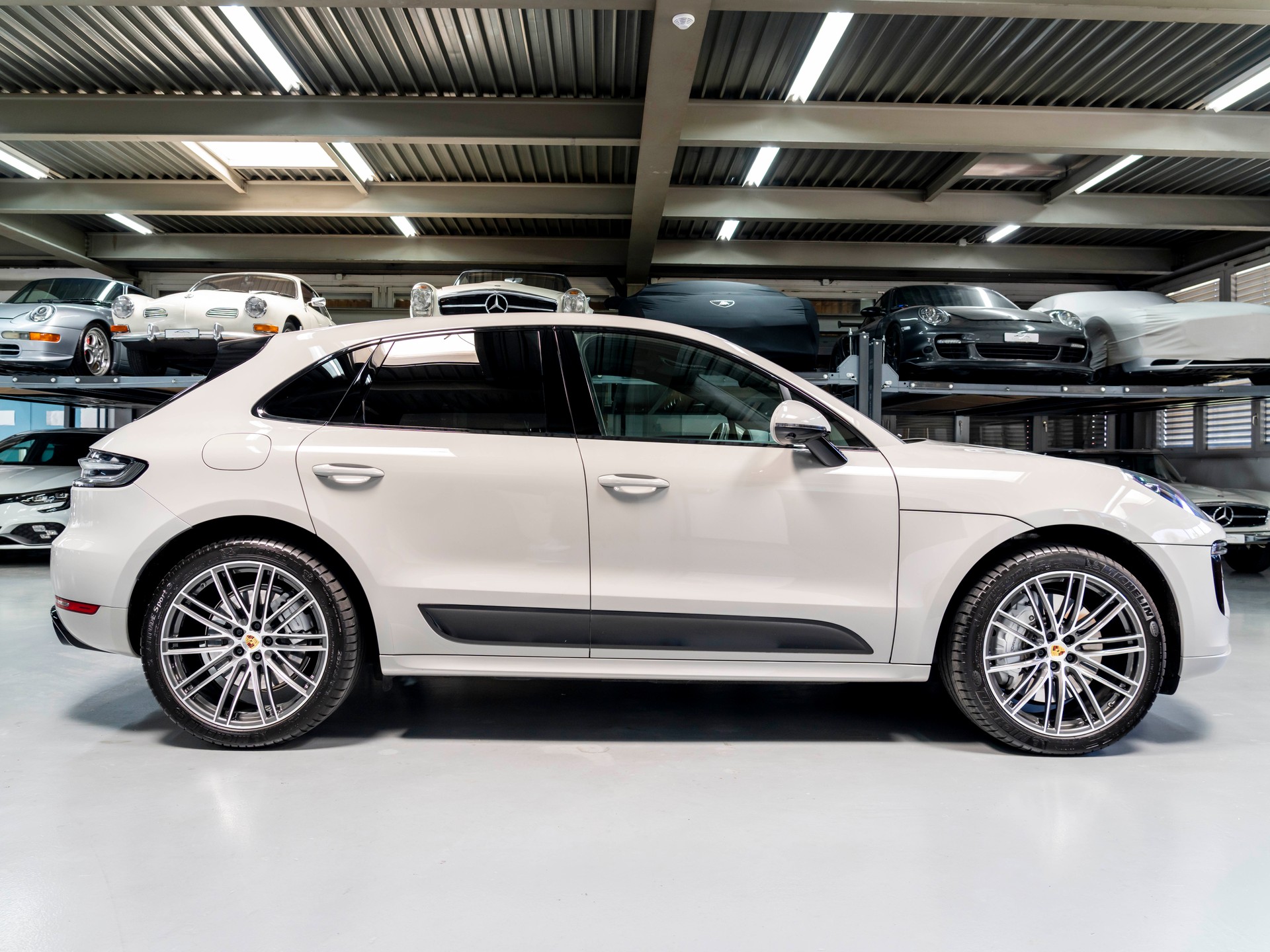 PORSCHE Macan Turbo PDK-image-4