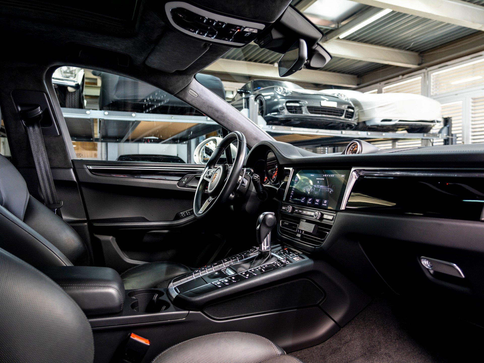 PORSCHE Macan Turbo PDK-image-25