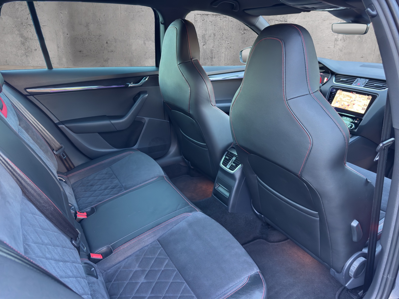SKODA Octavia Combi 2.0 TSI RS DSG-image-14