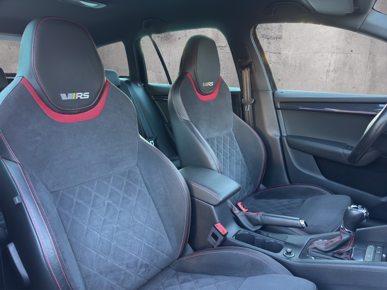 SKODA Octavia Combi 2.0 TSI RS DSG-image-13