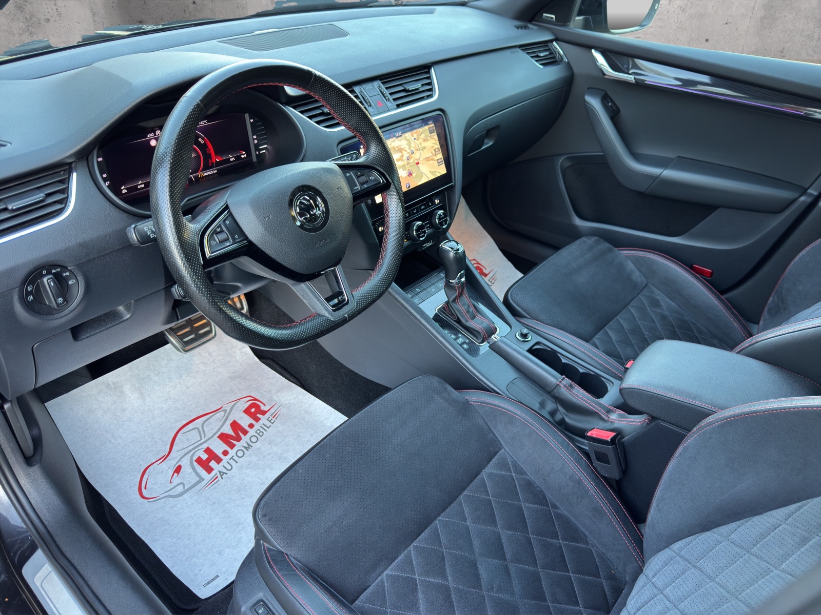 SKODA Octavia Combi 2.0 TSI RS DSG-image-8