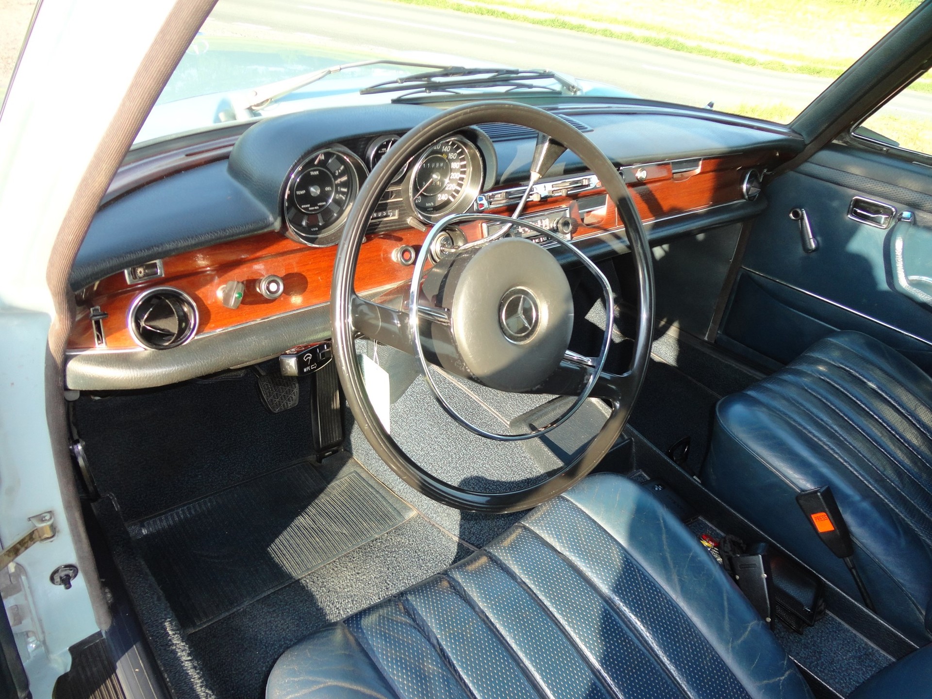 MERCEDES-BENZ 280 SE-image-6