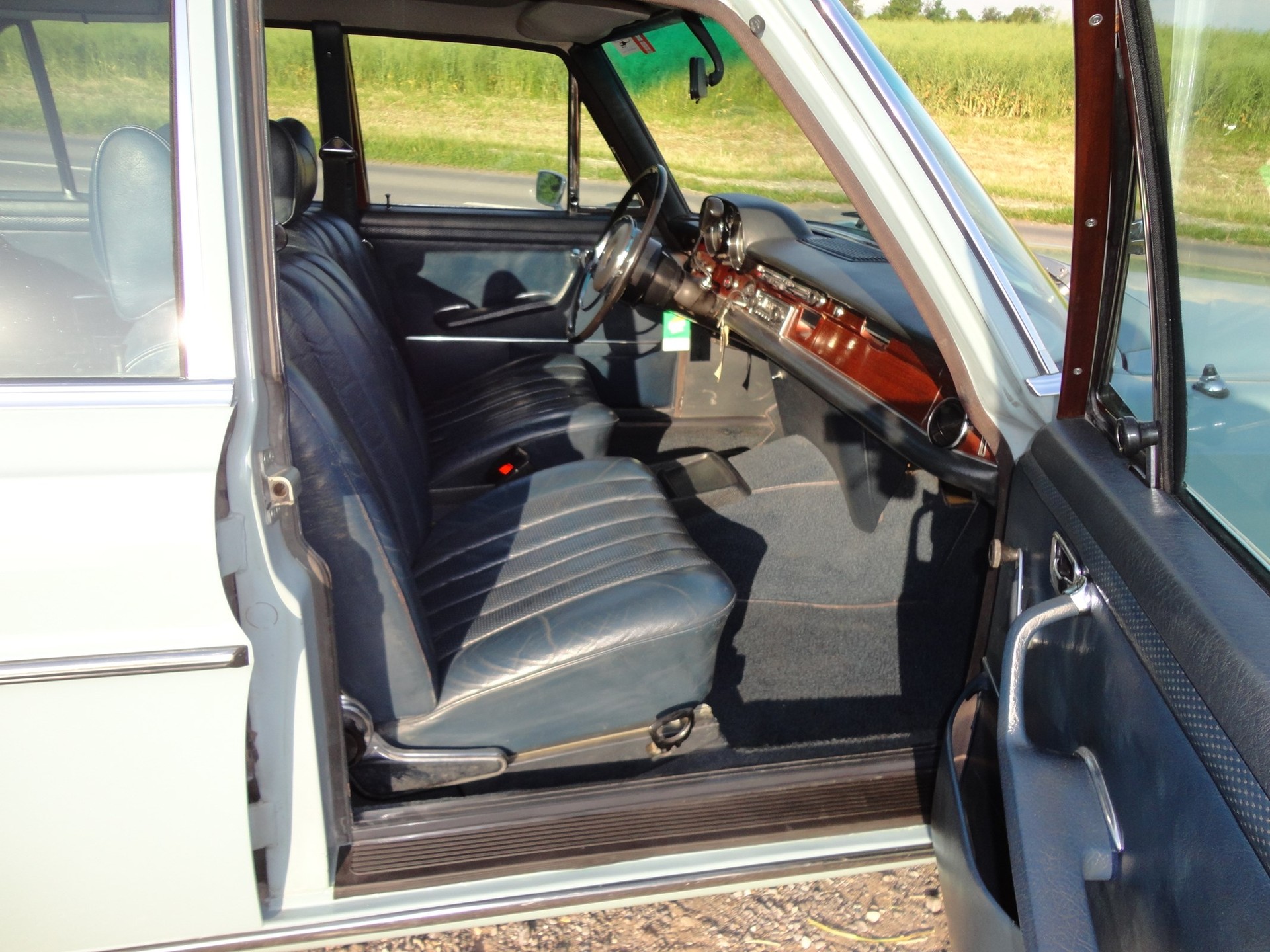MERCEDES-BENZ 280 SE-image-8