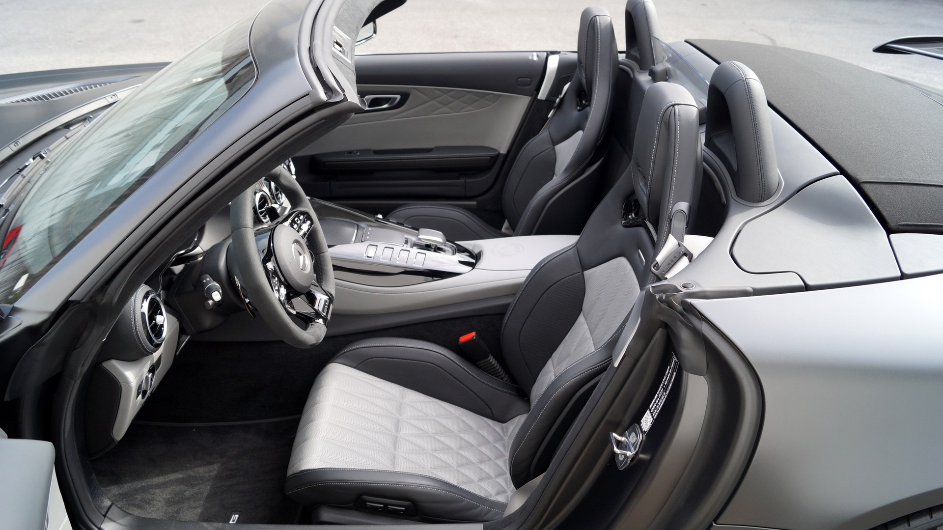 MERCEDES-BENZ AMG GT R Roadster Speedshift DCT-image-17
