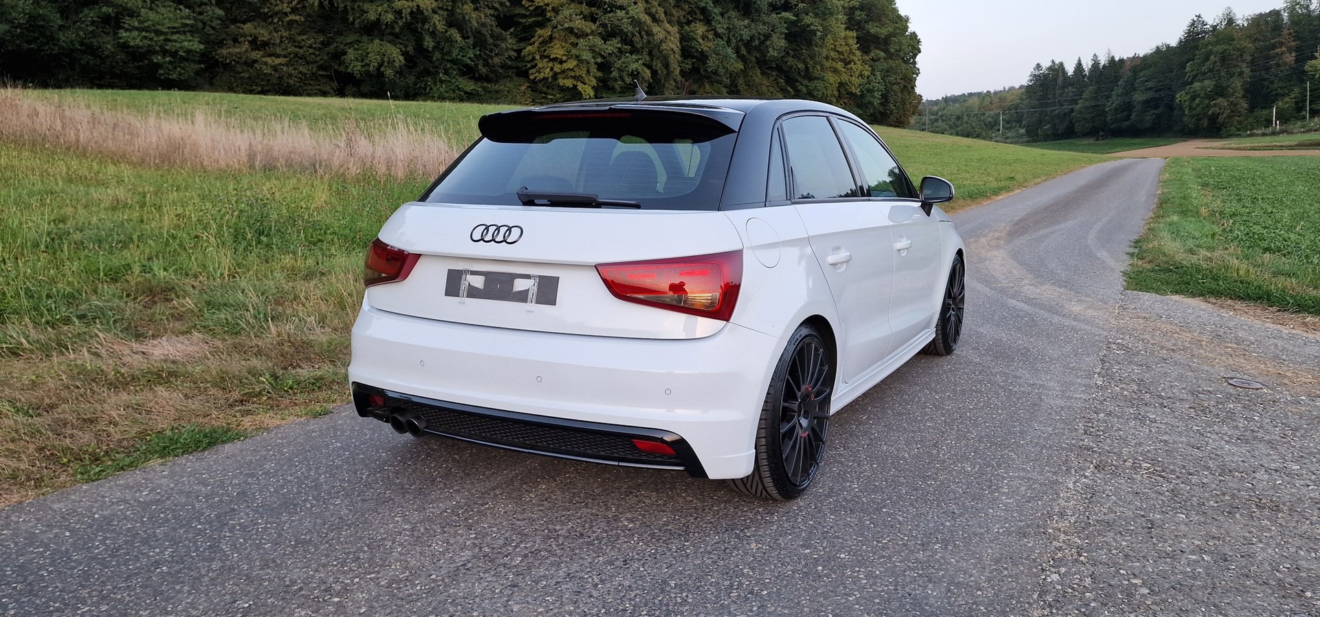 AUDI A1 Sportback Sport 1.4 TFSI Ambition S-tronic-image-4