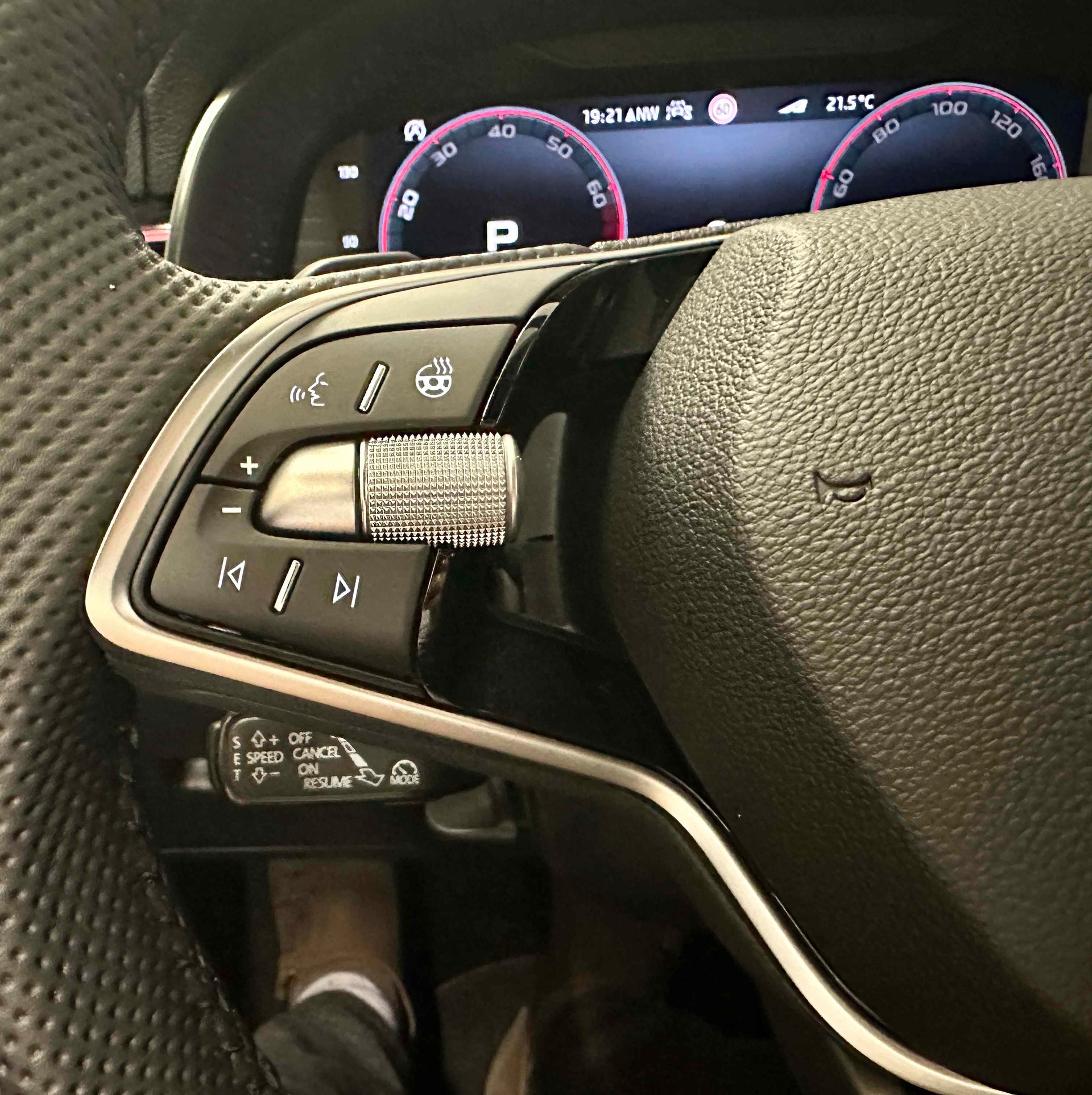SKODA Scala 1.0 TSI Monte Carlo DSG-image-11