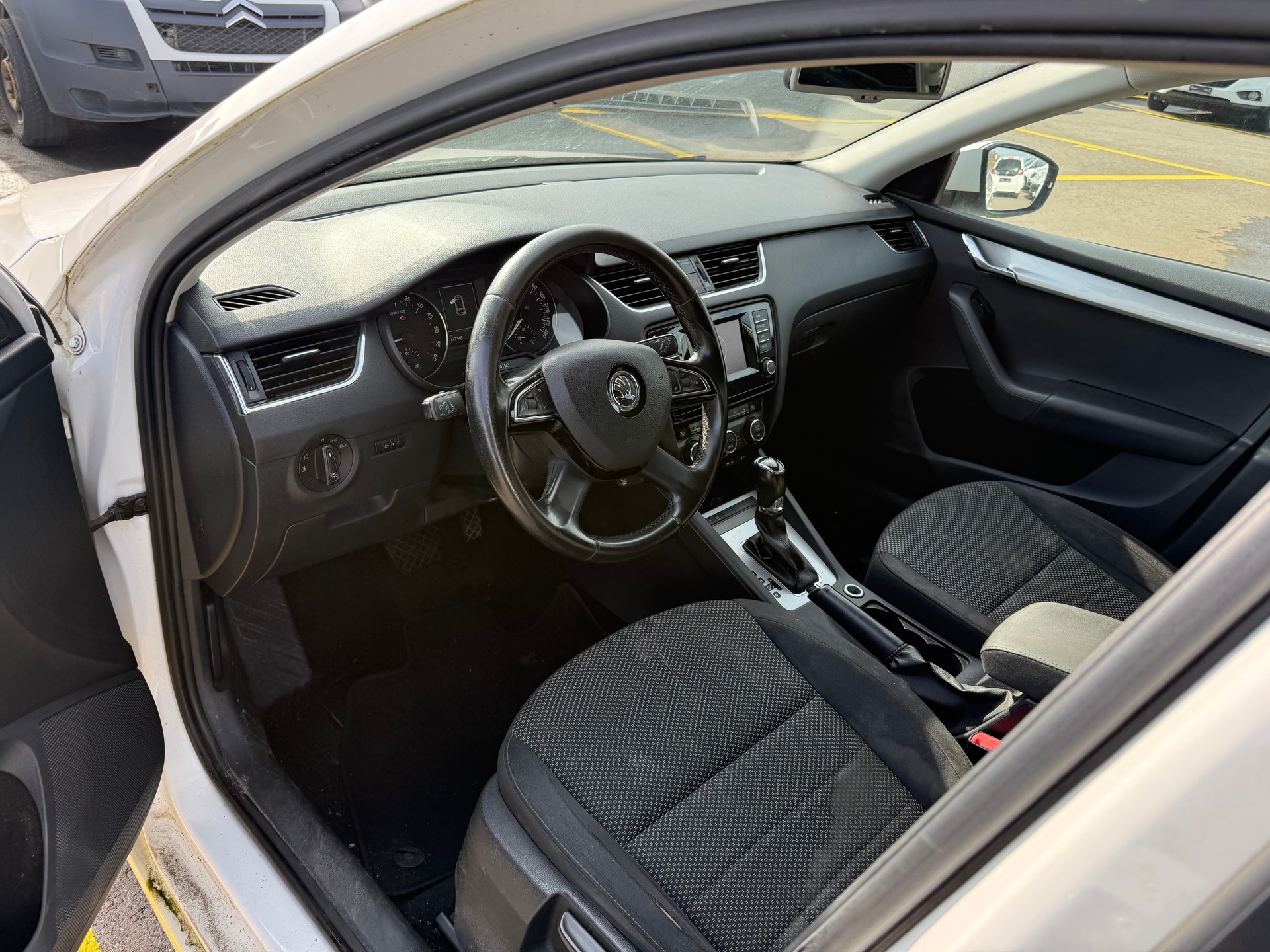 SKODA Octavia Combi 1.6 TDI Fresh DSG-image-6