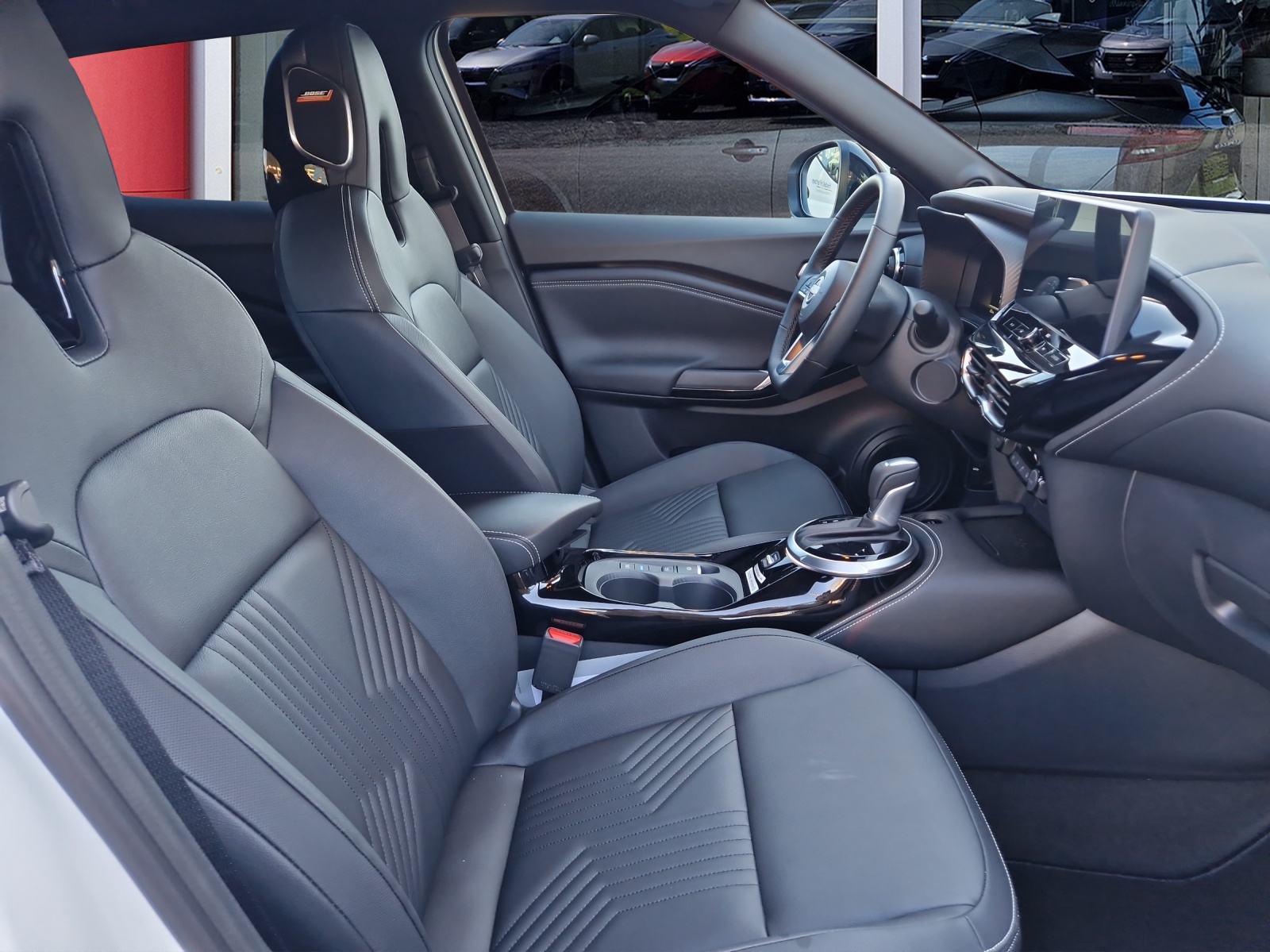 NISSAN Juke 1.6 FHEV Tekna-image-8