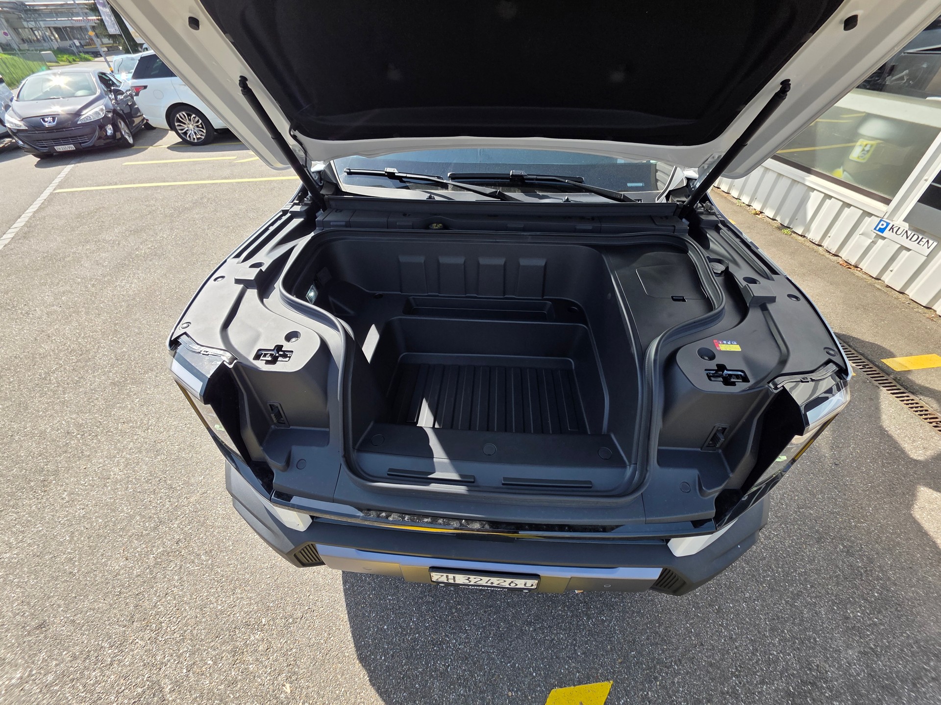 MAXUS eTerron 9 102kWh Luxury-image-8