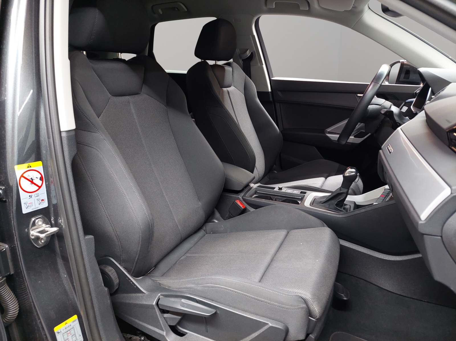AUDI Q3 35 TDI S line quattro S-tronic-image-8