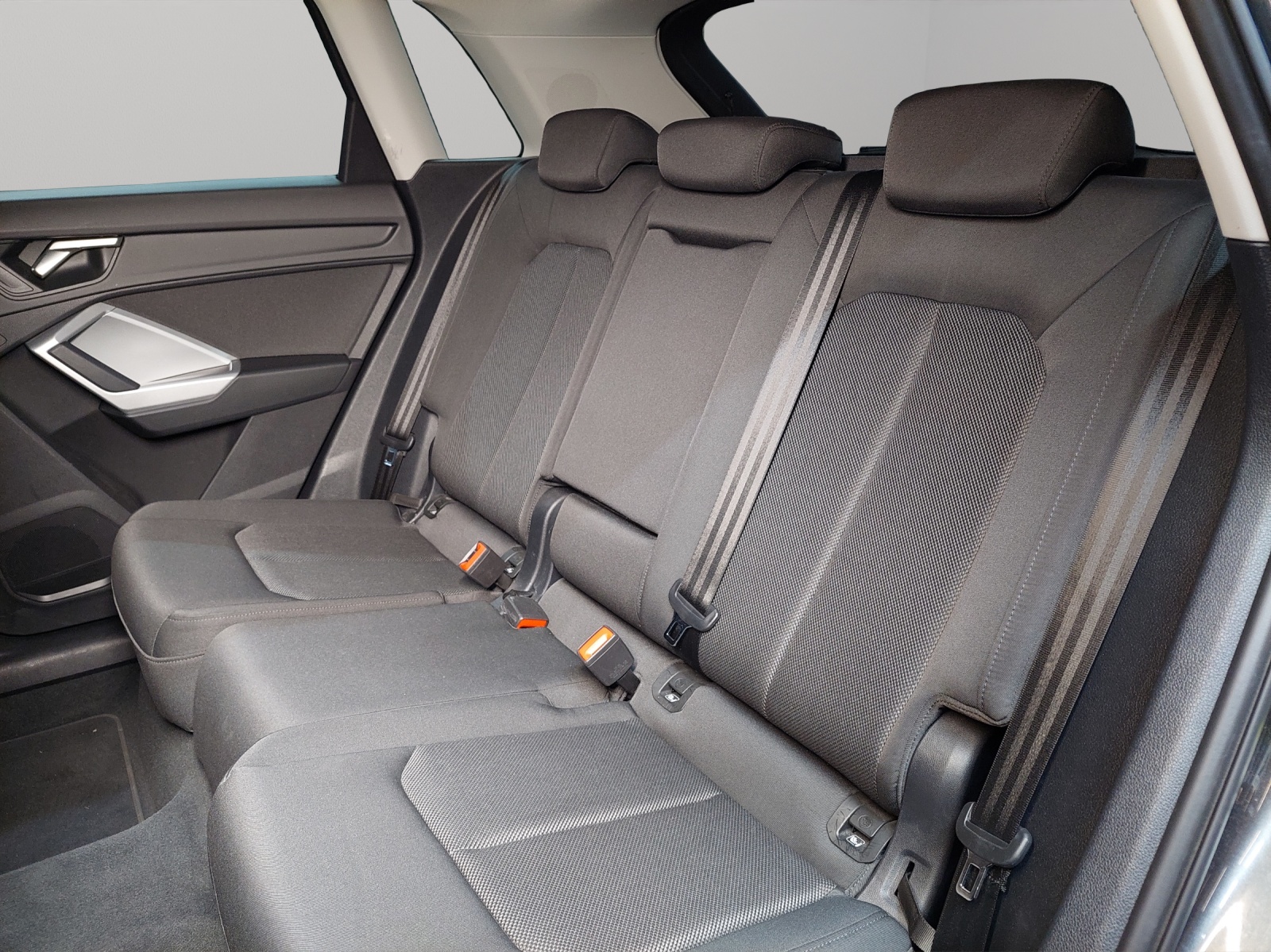 AUDI Q3 35 TDI S line quattro S-tronic-image-7