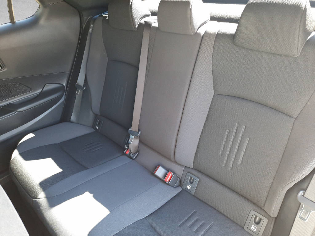 TOYOTA C-HR 2.0 PHEV Swiss Edition-image-6