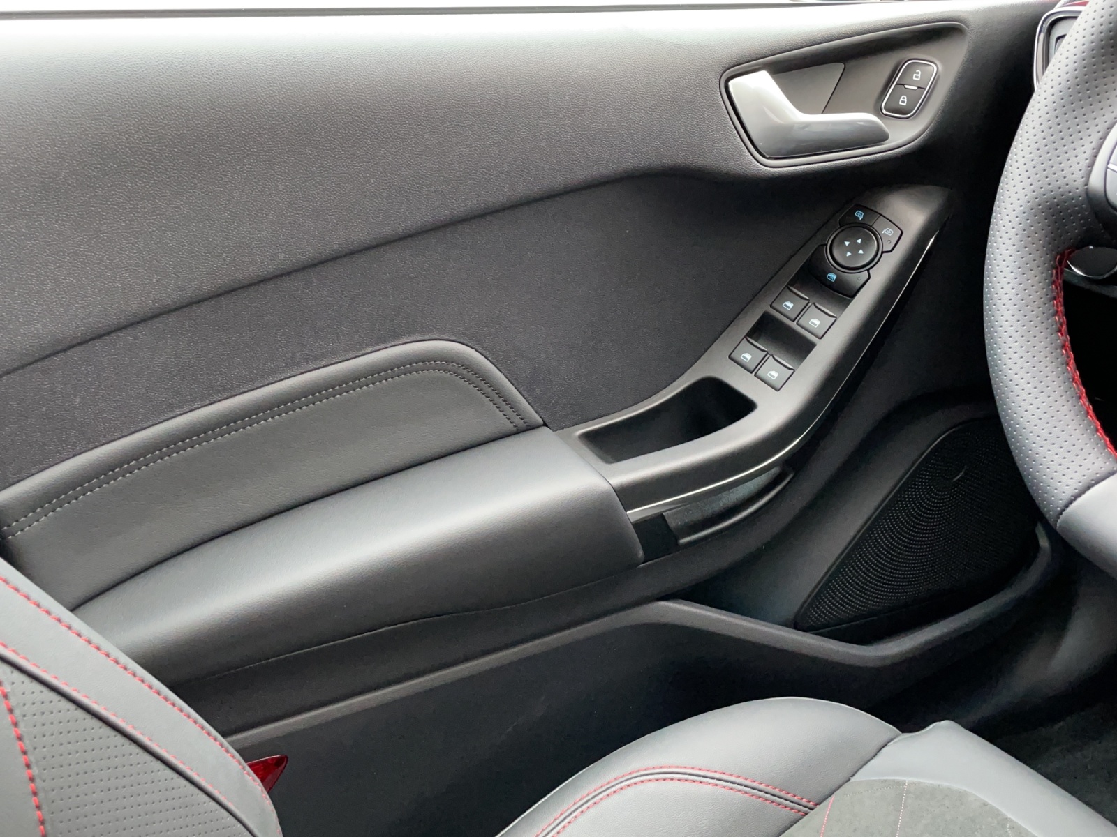 FORD Fiesta 1.0 EcoB Hybrid ST-Line X-image-10
