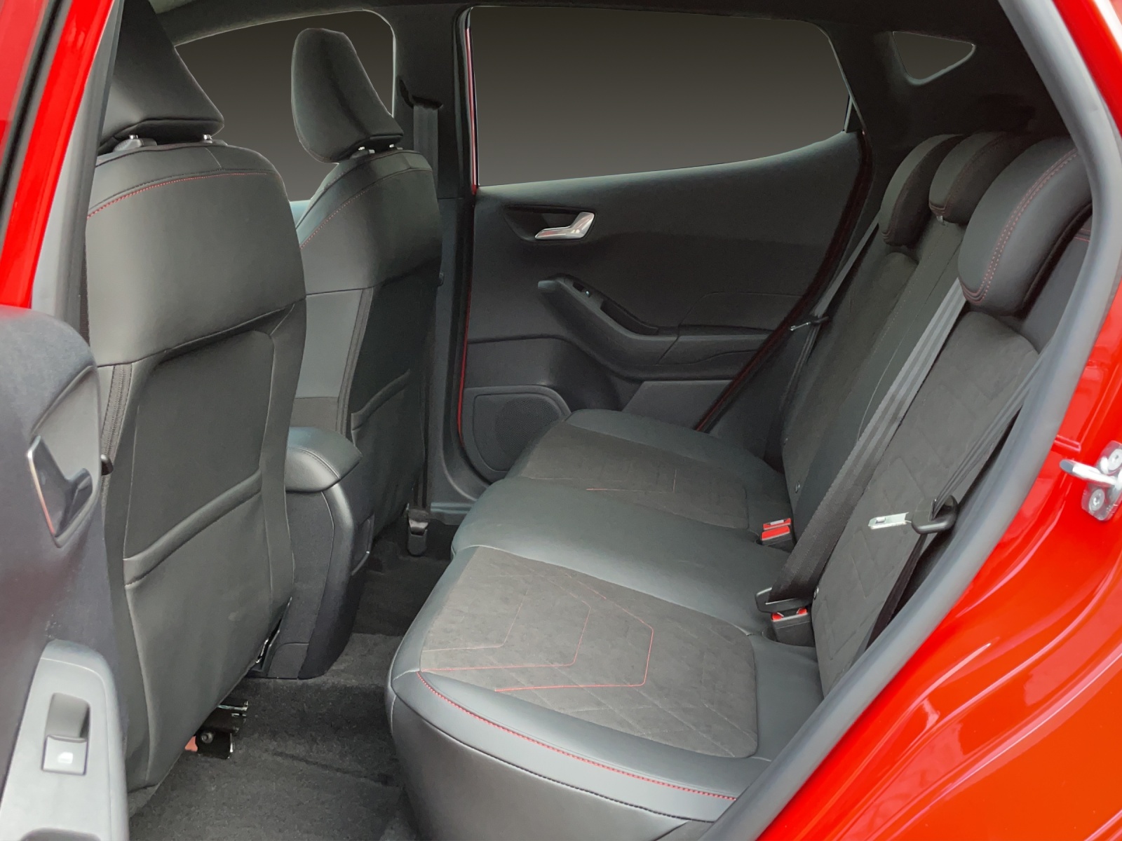 FORD Fiesta 1.0 EcoB Hybrid ST-Line X-image-11