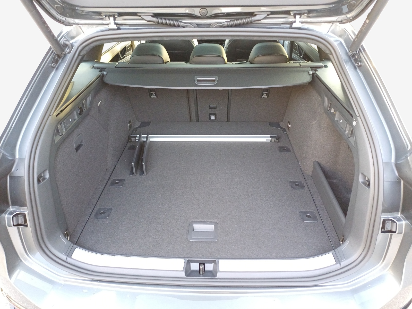 VW Passat Variant 2.0 TSI evo4 R-Line 4 Motion DSG-image-12