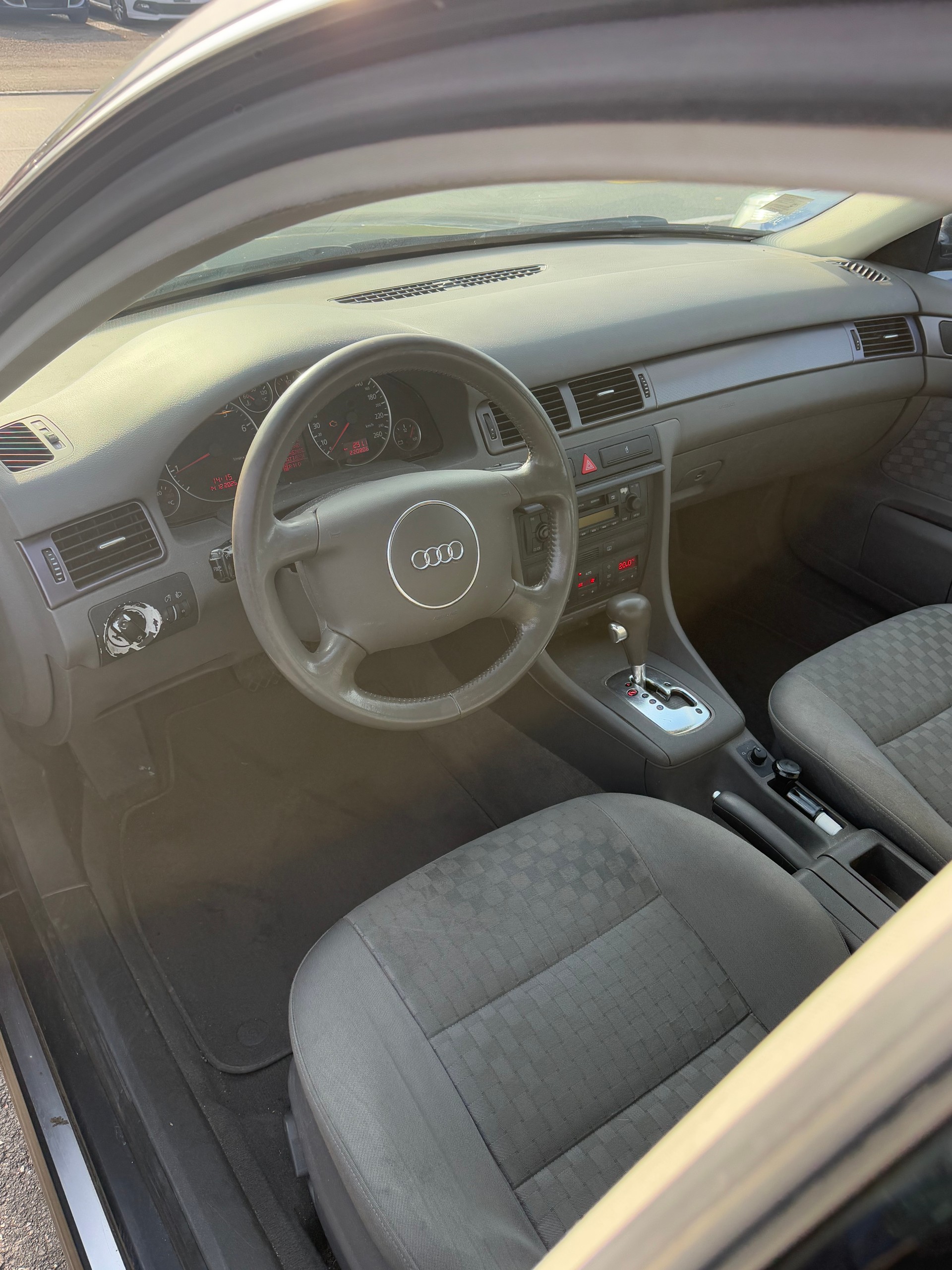 AUDI A6 2.4-image-5