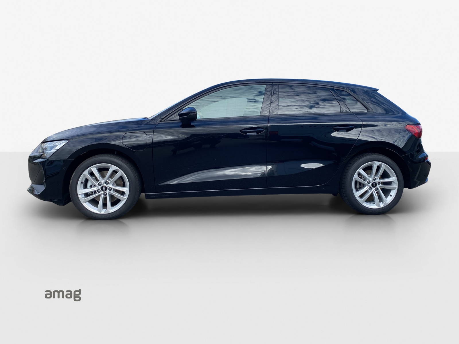 AUDI A3 Sportback 40 TFSI e Attraction S-tronic-image-1