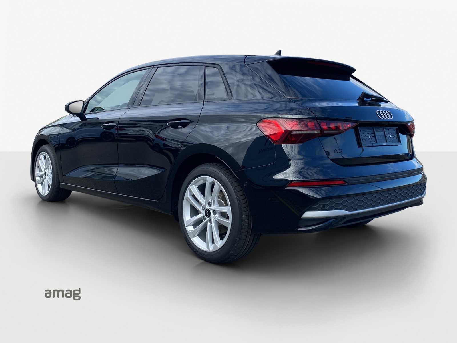 AUDI A3 Sportback 40 TFSI e Attraction S-tronic-image-2