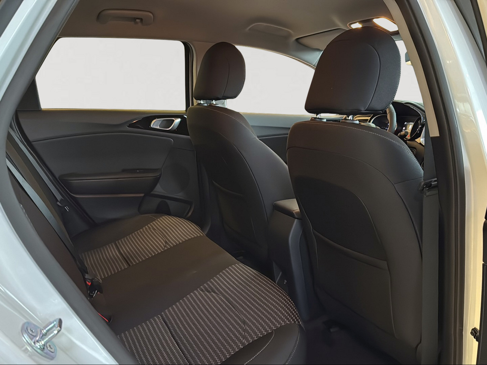 KIA Ceed Sportswagon 1.5 T-GDi Power DCT-image-12