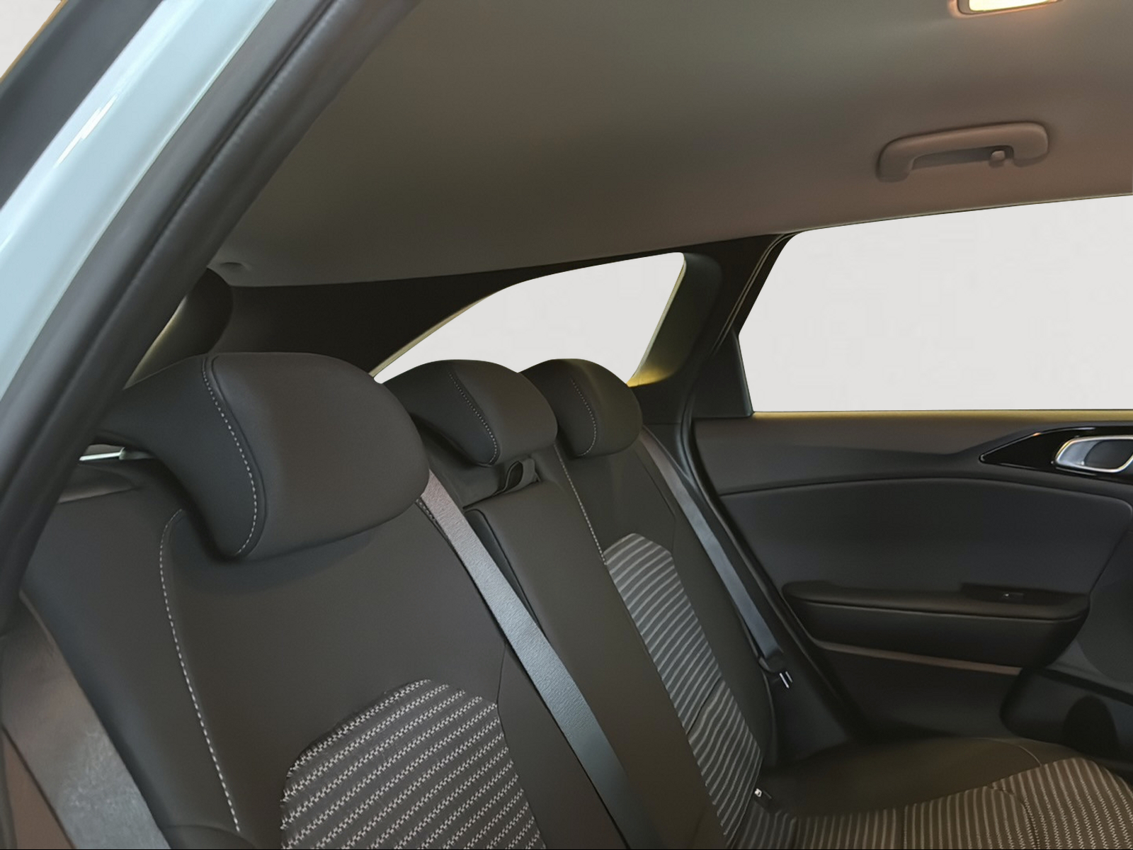 KIA Ceed Sportswagon 1.5 T-GDi Power DCT-image-11