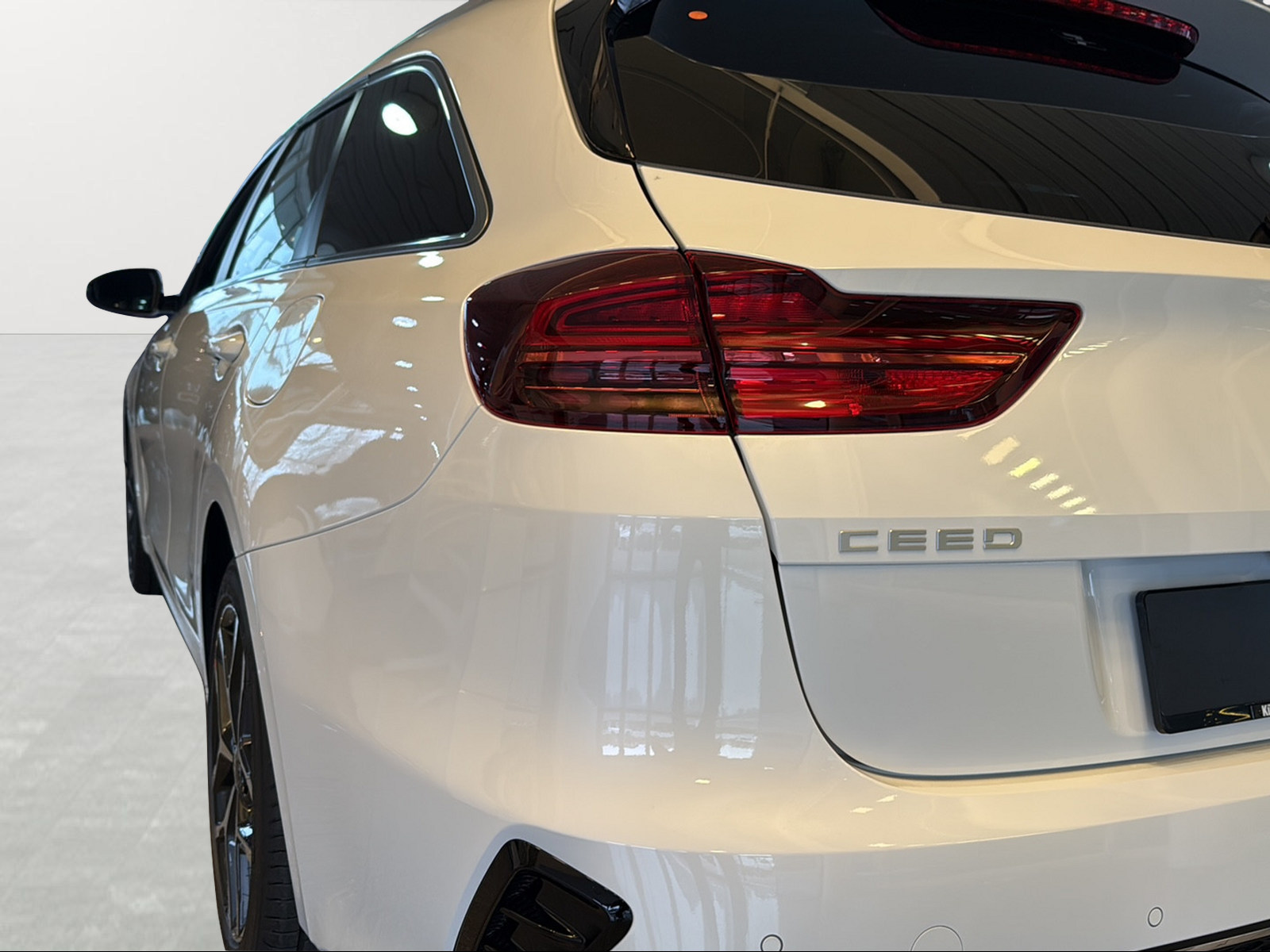 KIA Ceed Sportswagon 1.5 T-GDi Power DCT-image-17