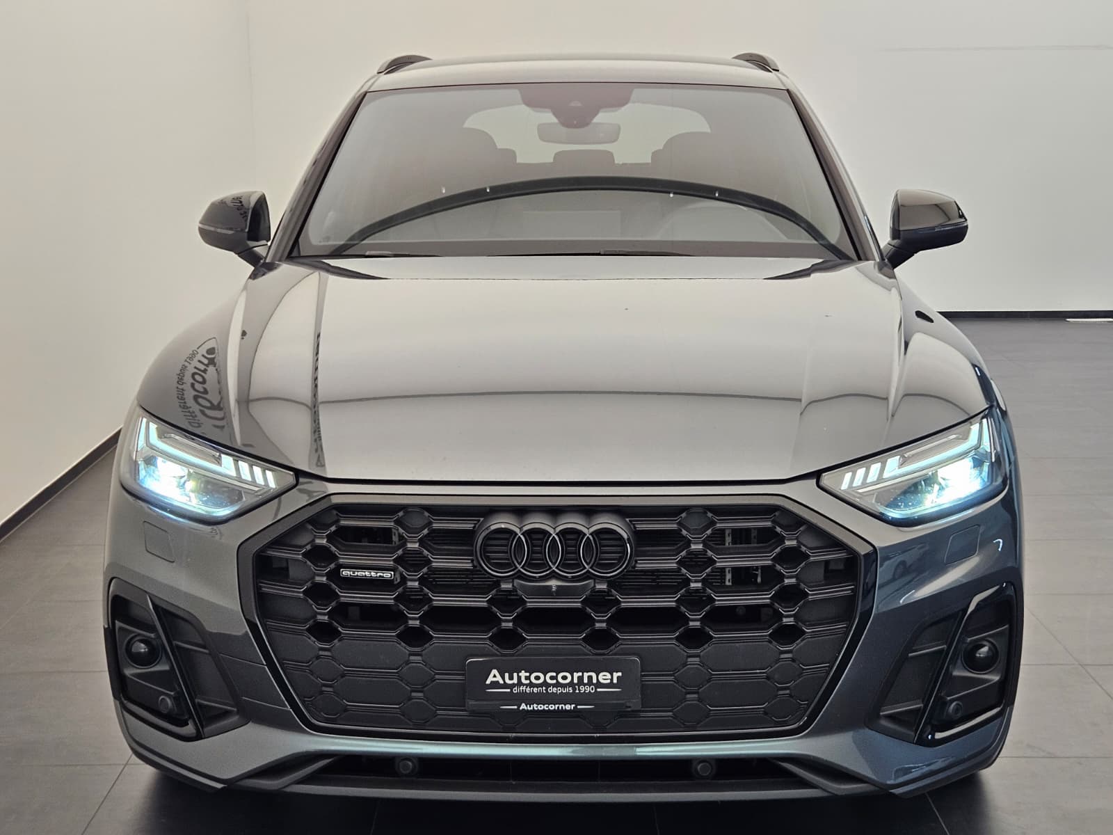 AUDI Q5 50 TFSI e PHEV Black Edition quattro S-tronic-image-2