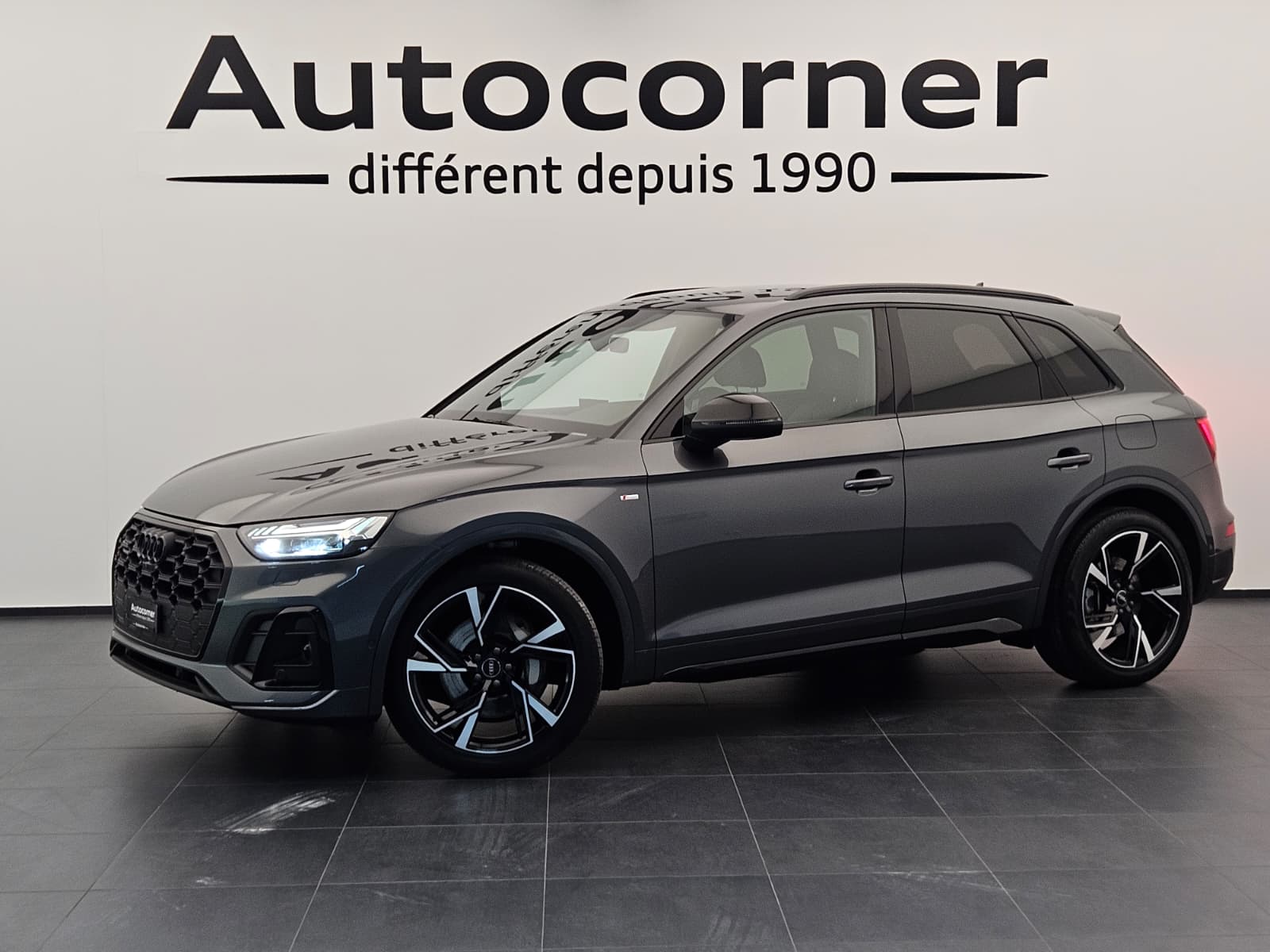 AUDI Q5 50 TFSI e PHEV Black Edition quattro S-tronic-image-0