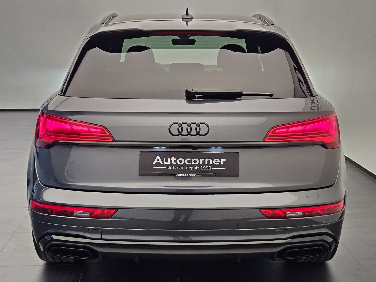 AUDI Q5 50 TFSI e PHEV Black Edition quattro S-tronic-image-7
