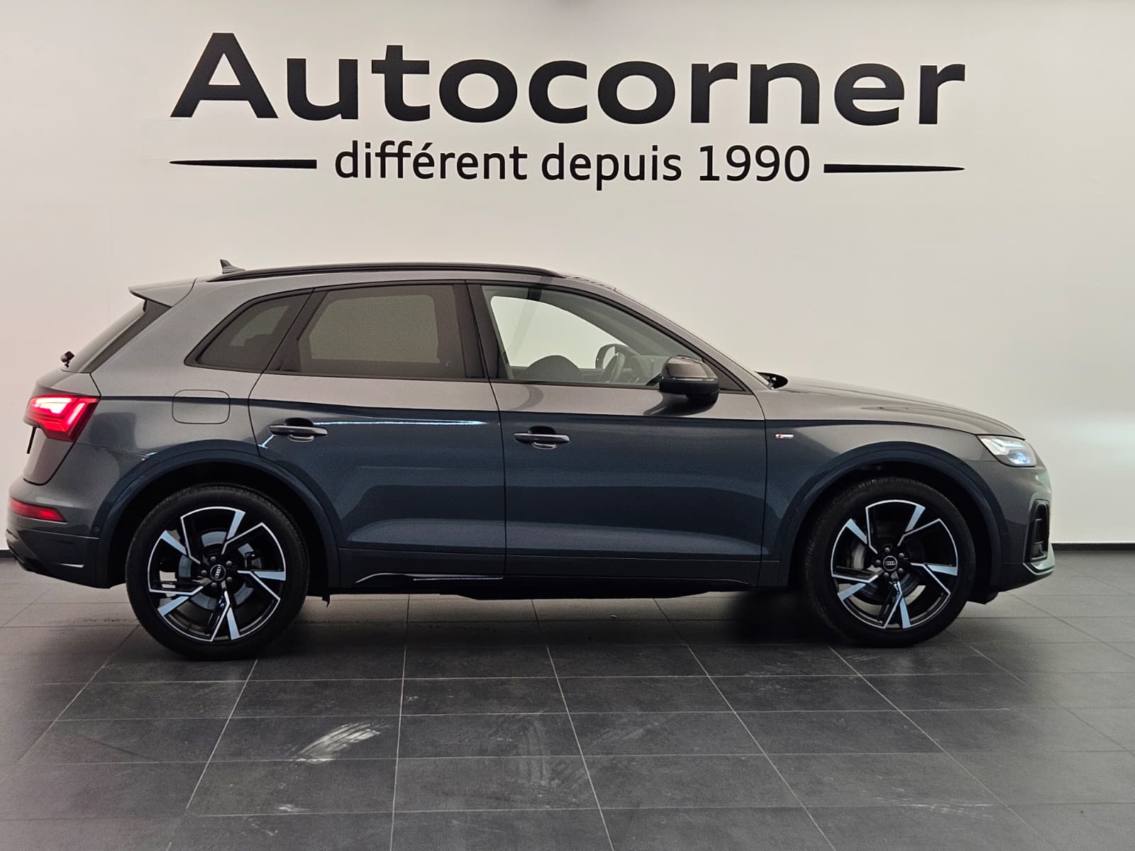 AUDI Q5 50 TFSI e PHEV Black Edition quattro S-tronic-image-5