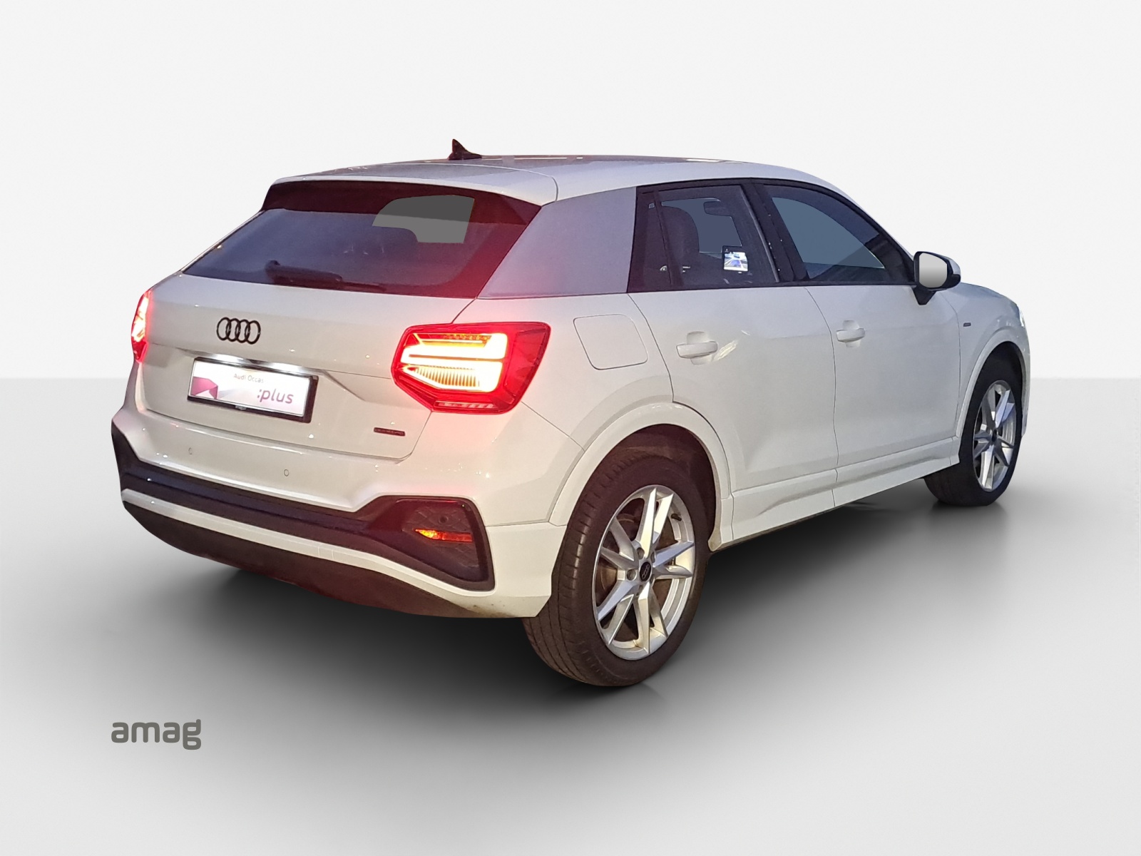AUDI Q2 40 TFSI S line quattro S-tronic-image-4