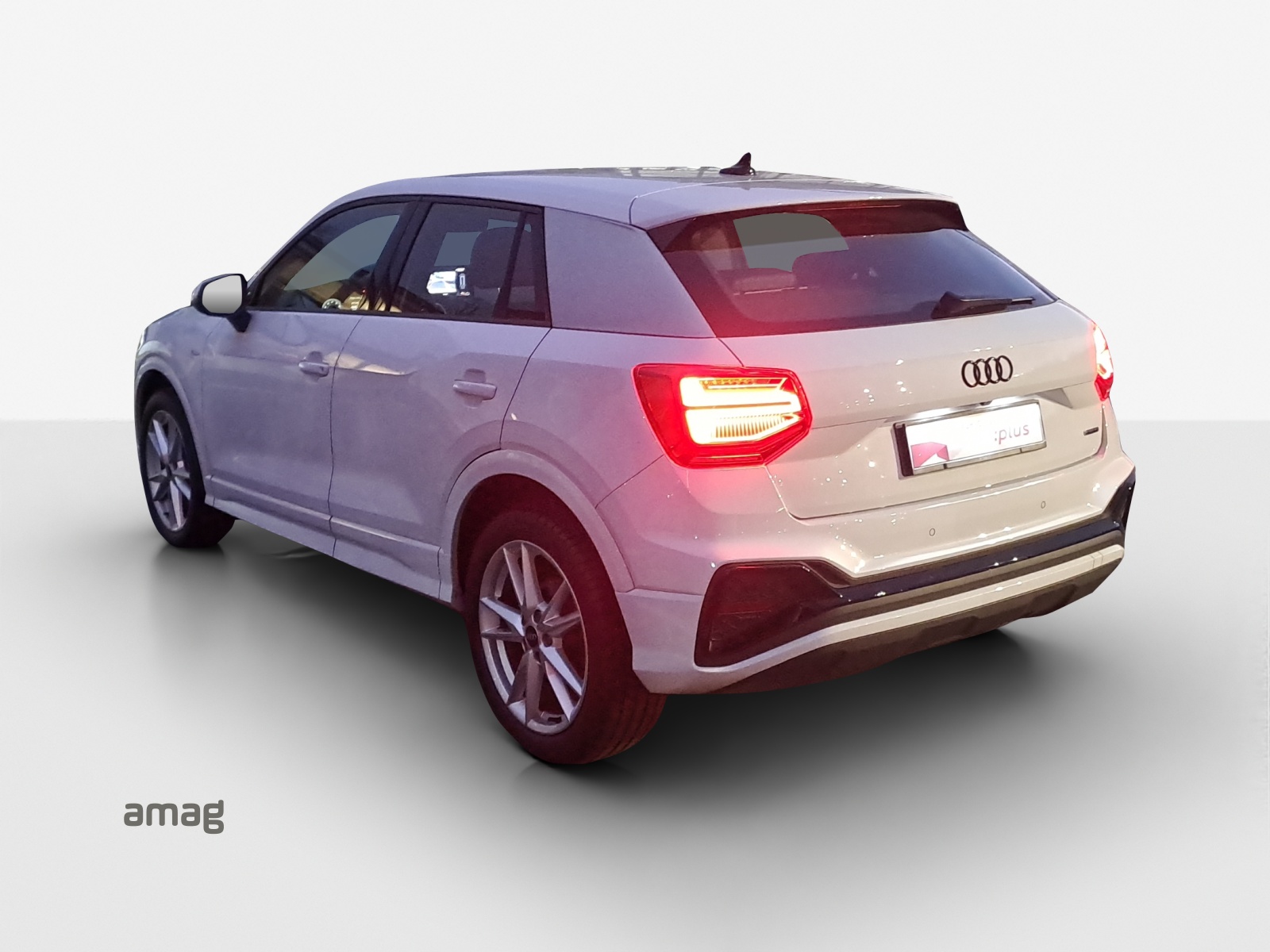 AUDI Q2 40 TFSI S line quattro S-tronic-image-2
