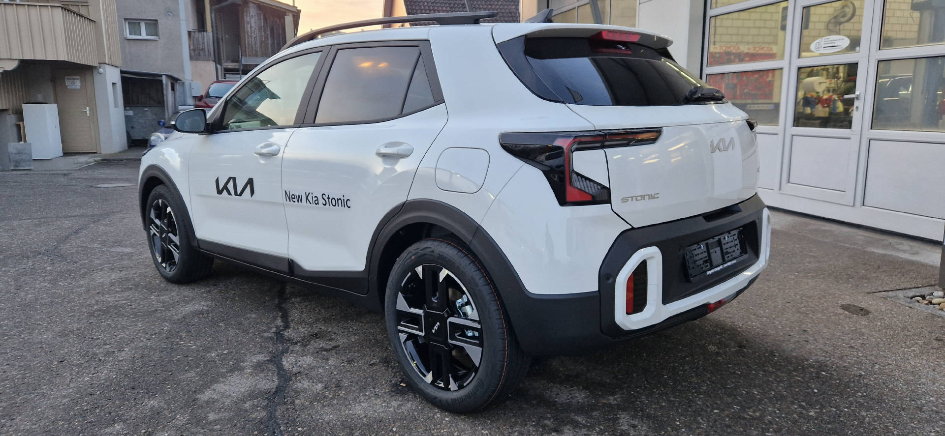 KIA Stonic 1.0 T-GDi MHEV GT-Line-image-10