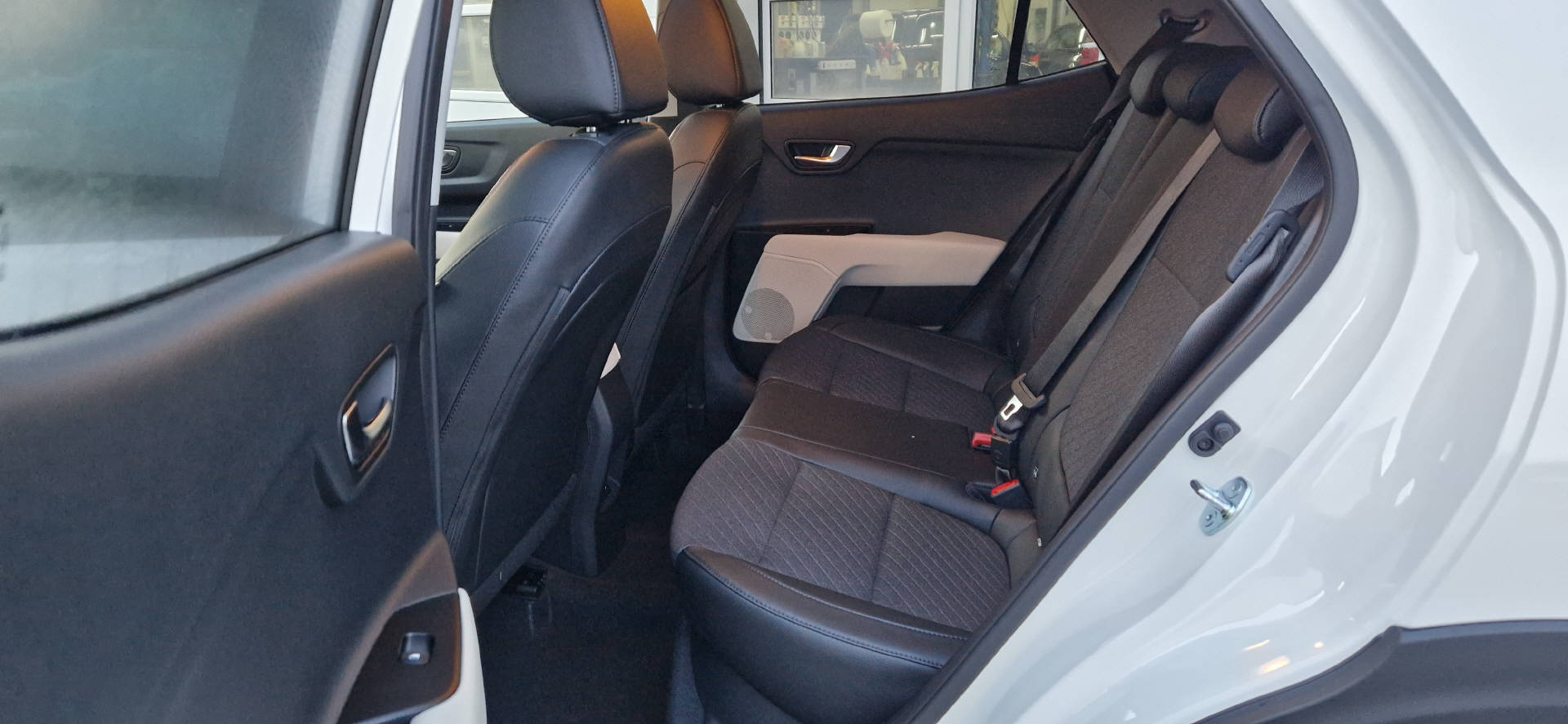 KIA Stonic 1.0 T-GDi MHEV GT-Line-image-9
