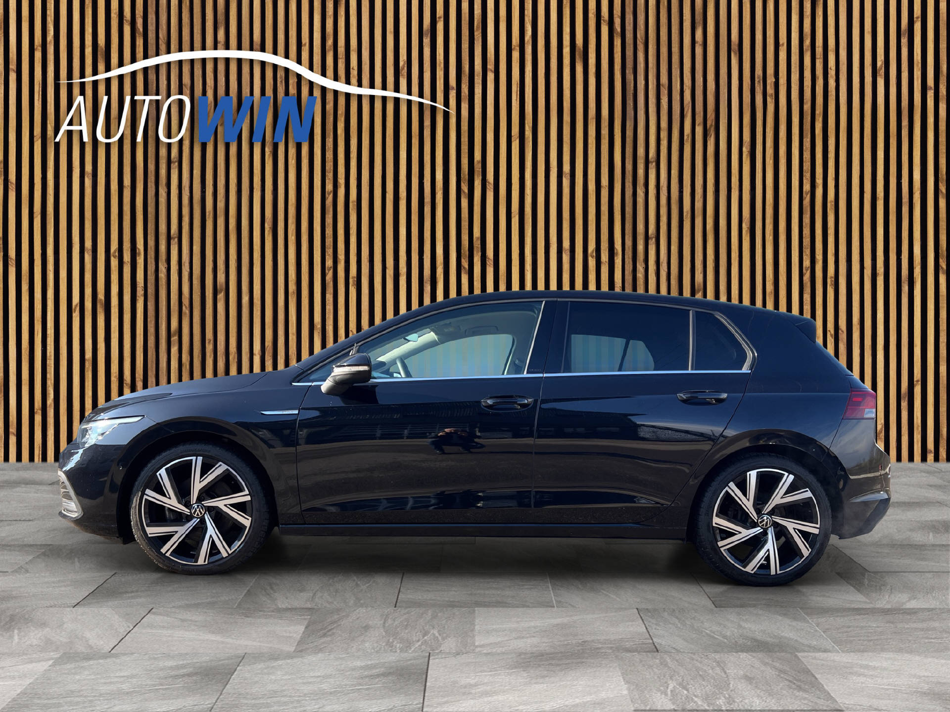 VW Golf VIII 2.0 TSI Style DSG-image-2
