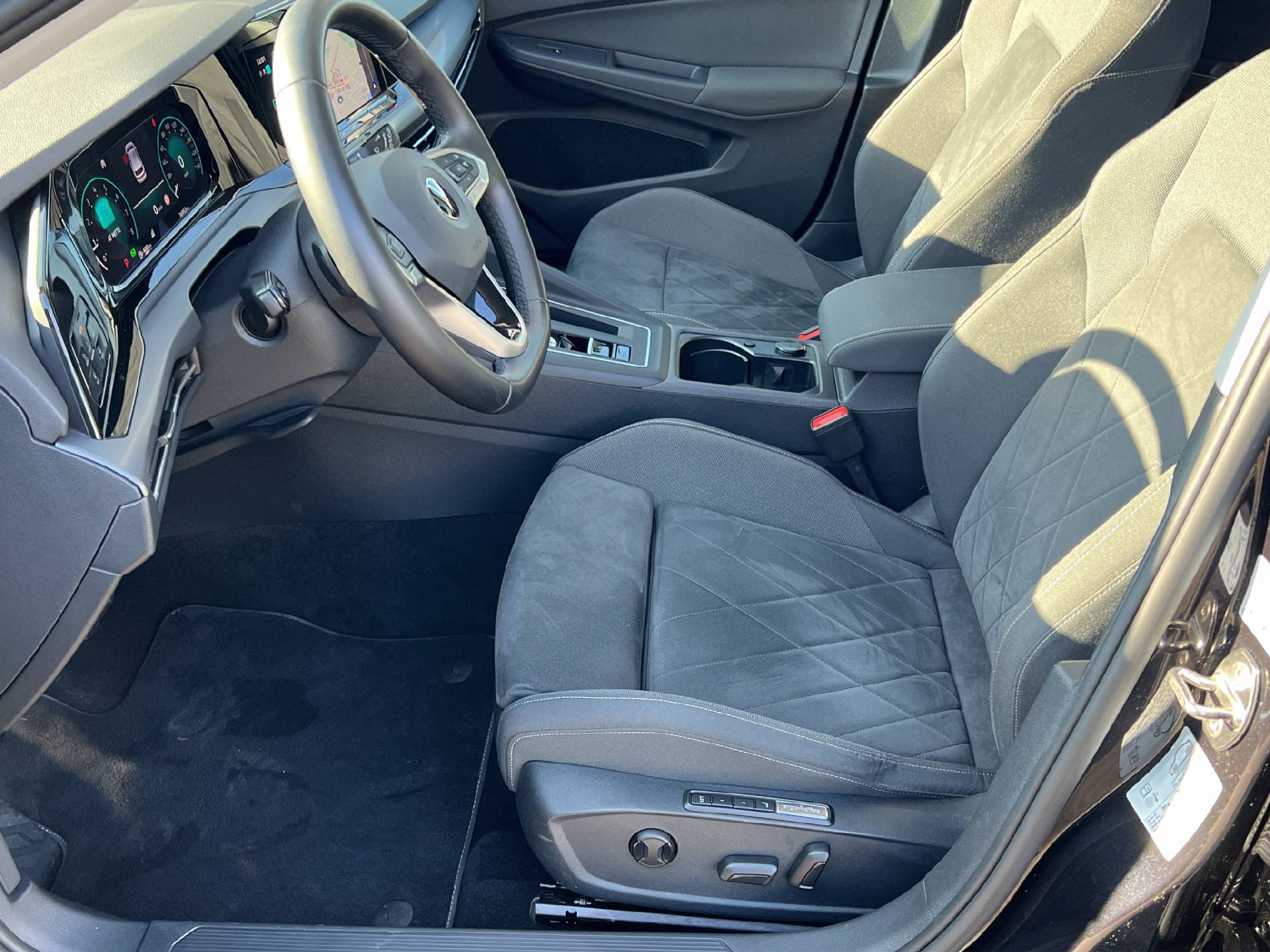 VW Golf VIII 2.0 TSI Style DSG-image-7