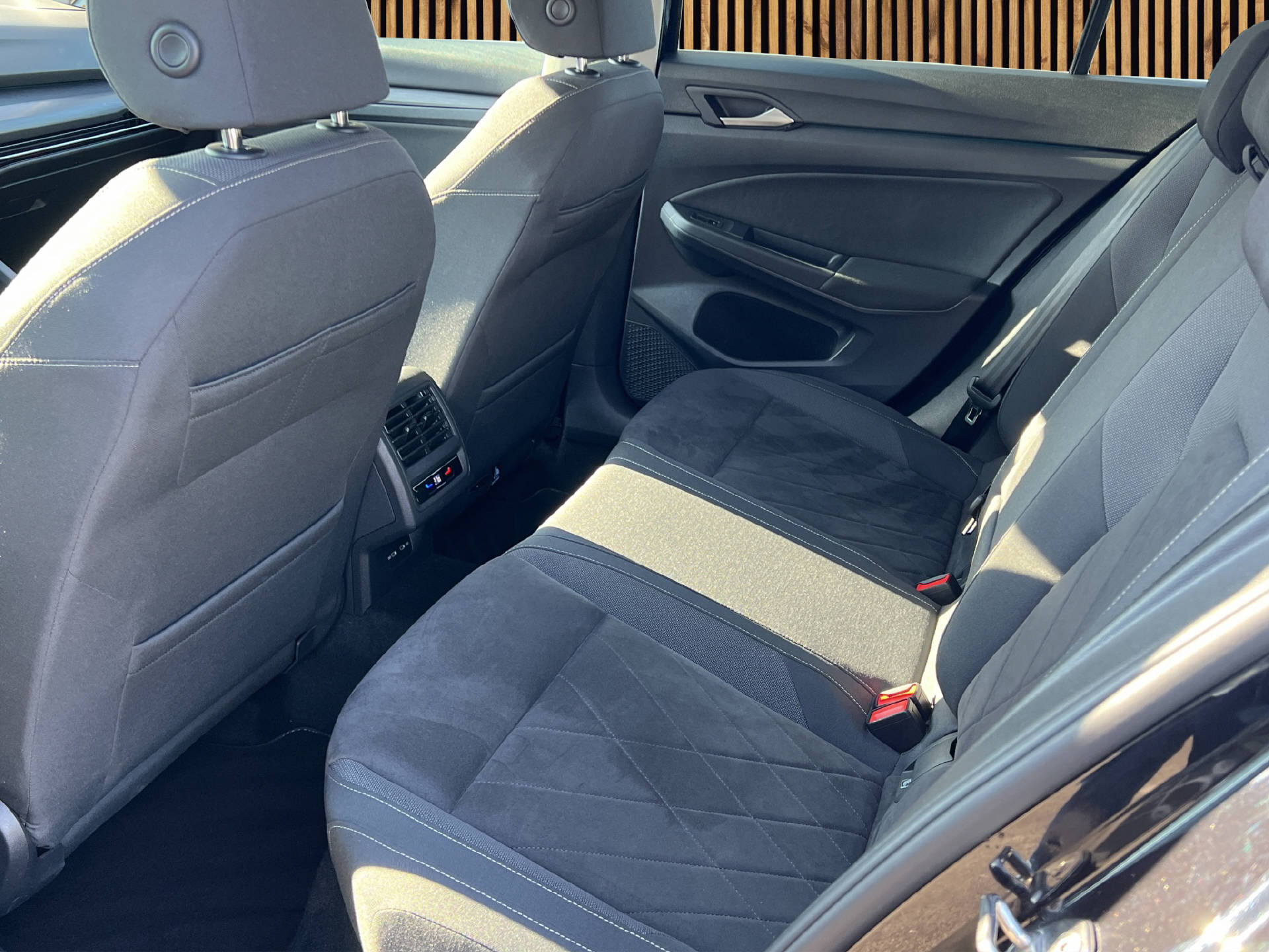 VW Golf VIII 2.0 TSI Style DSG-image-14