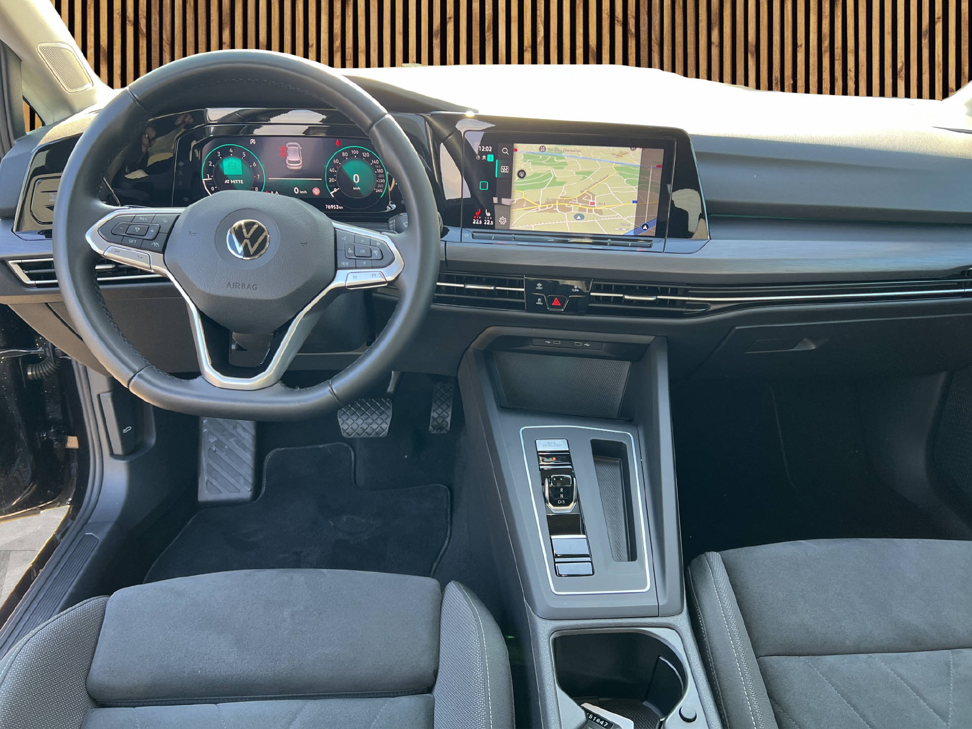 VW Golf VIII 2.0 TSI Style DSG-image-11