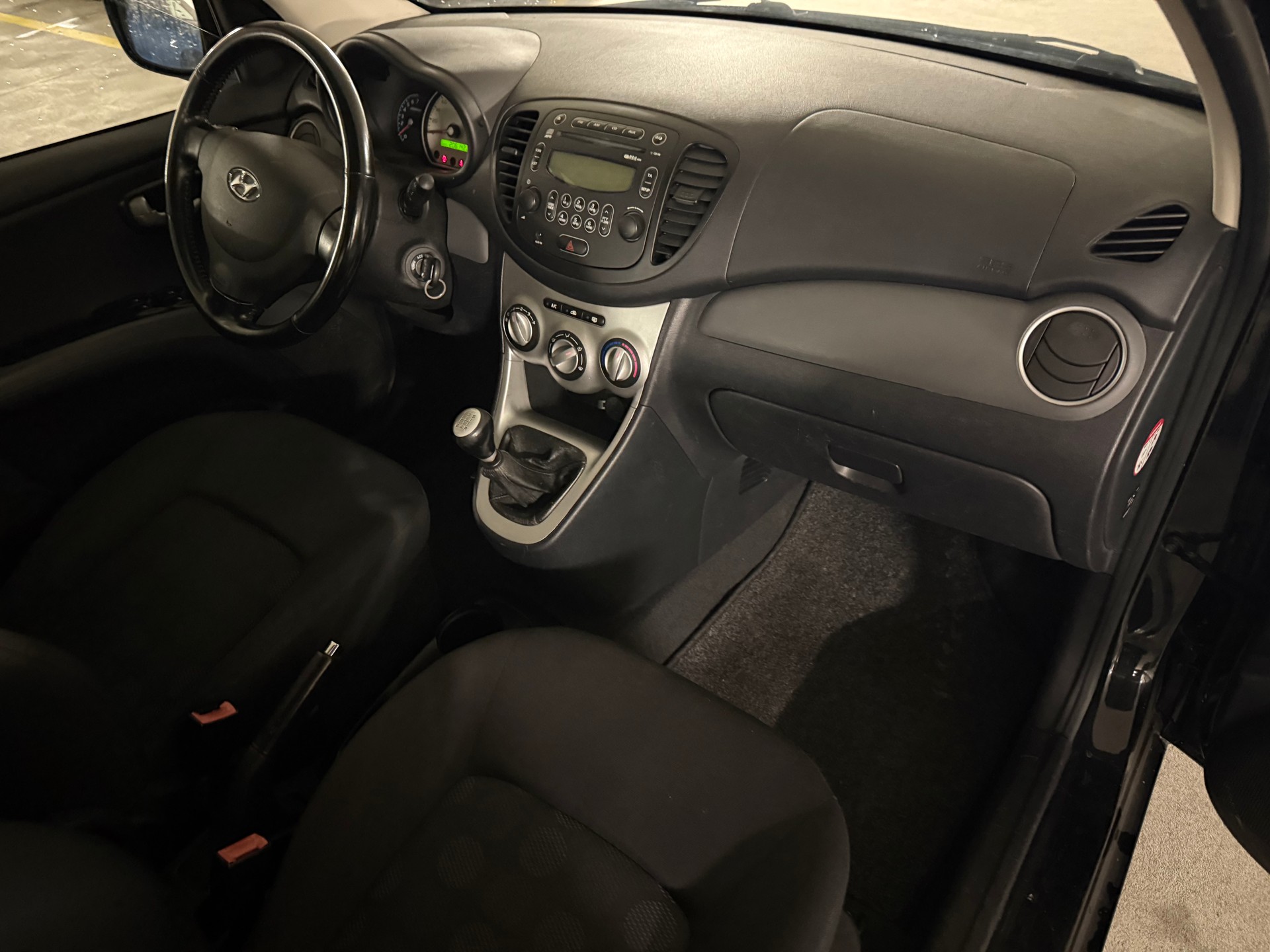HYUNDAI i10 1.1 Comfort-image-9