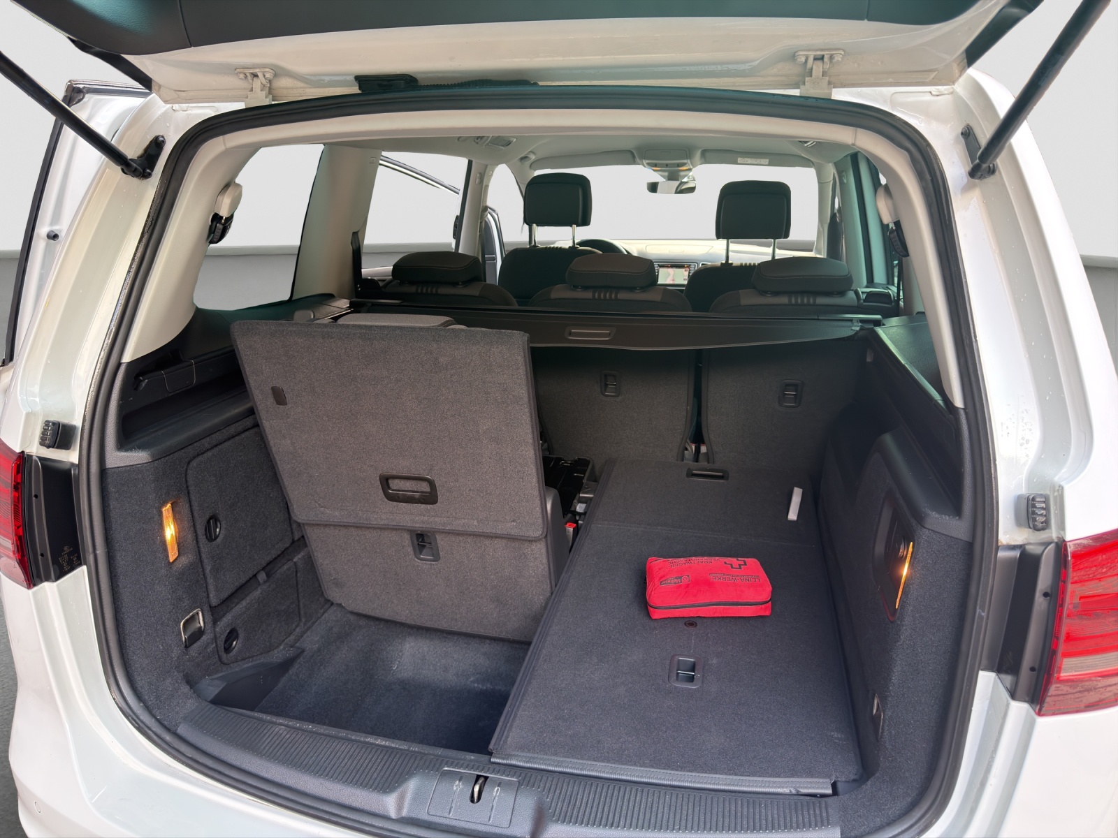 VW Sharan 2.0 TDI BMT Allstar 4Motion DSG-image-8